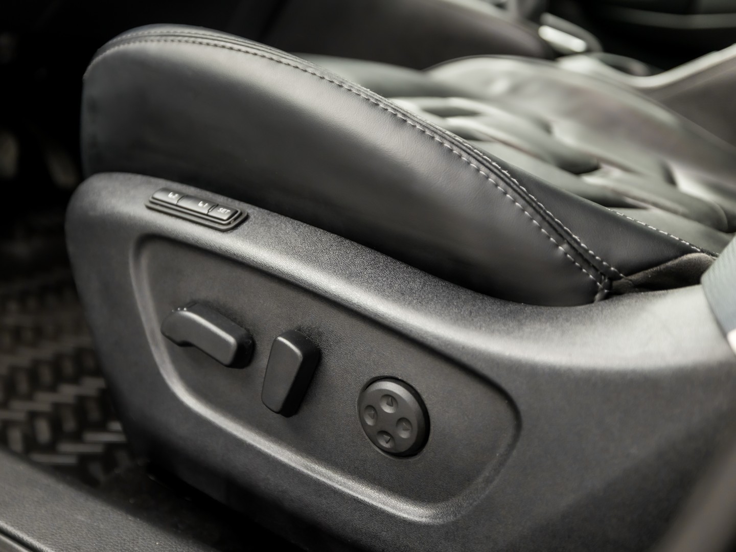 Nissan Qashqai 1.2 Tekna + Sport pack (PANORAMADAK, NAVIGATIE, MEMORY SEAT, NAPPA LEDER, ZWART HEMEL, 360 CAMERA, STOELVERWARMING, GETINT GLAS, TREKHAAK, NIEUWE APK, NIEUWSTAAT)