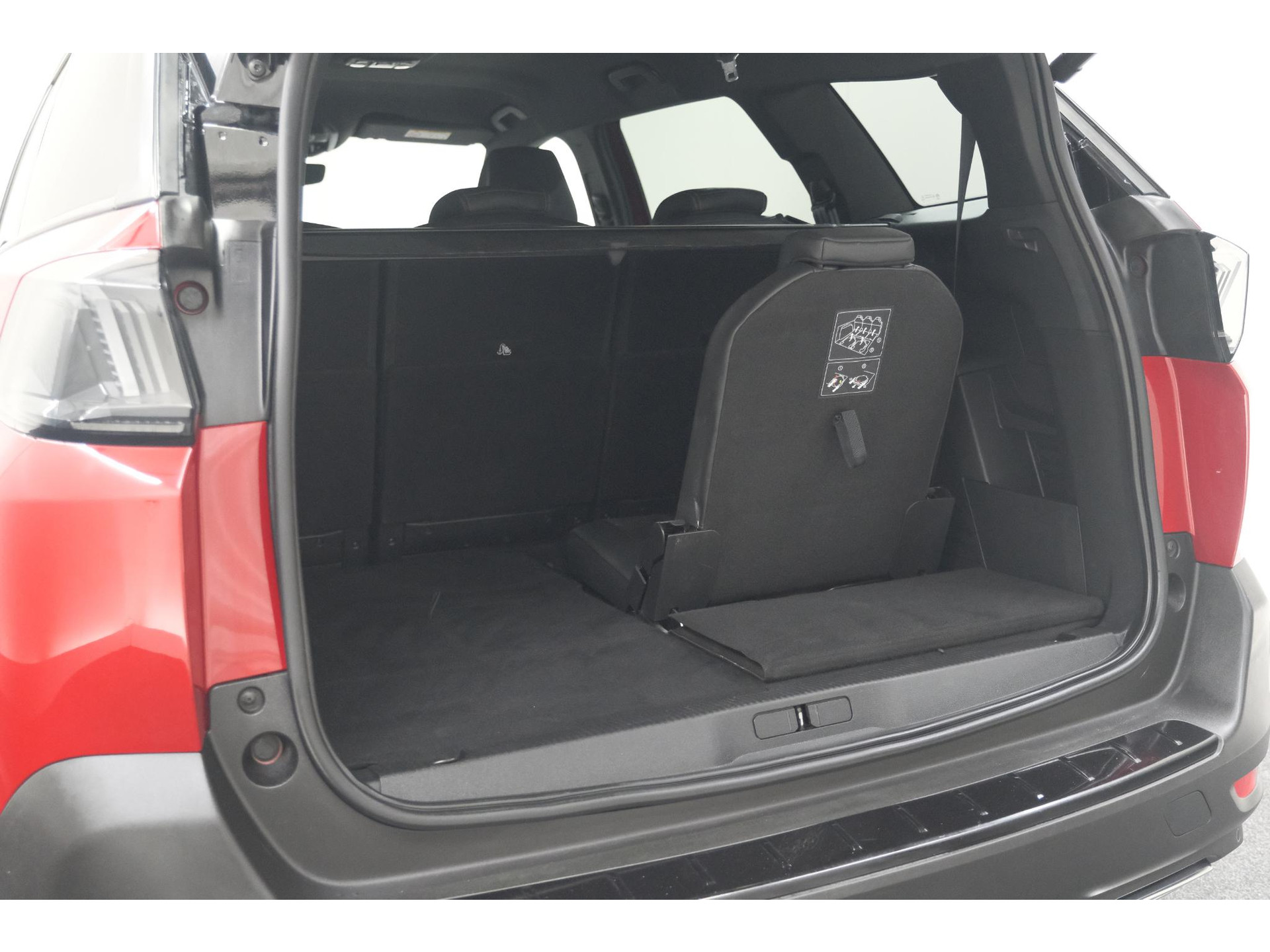 Peugeot 5008 PureTech 130 EAT8 GT Black Pack | Elektrische Kofferklep | Camera | Adaptieve Cruise Control | Dodehoekdetectie