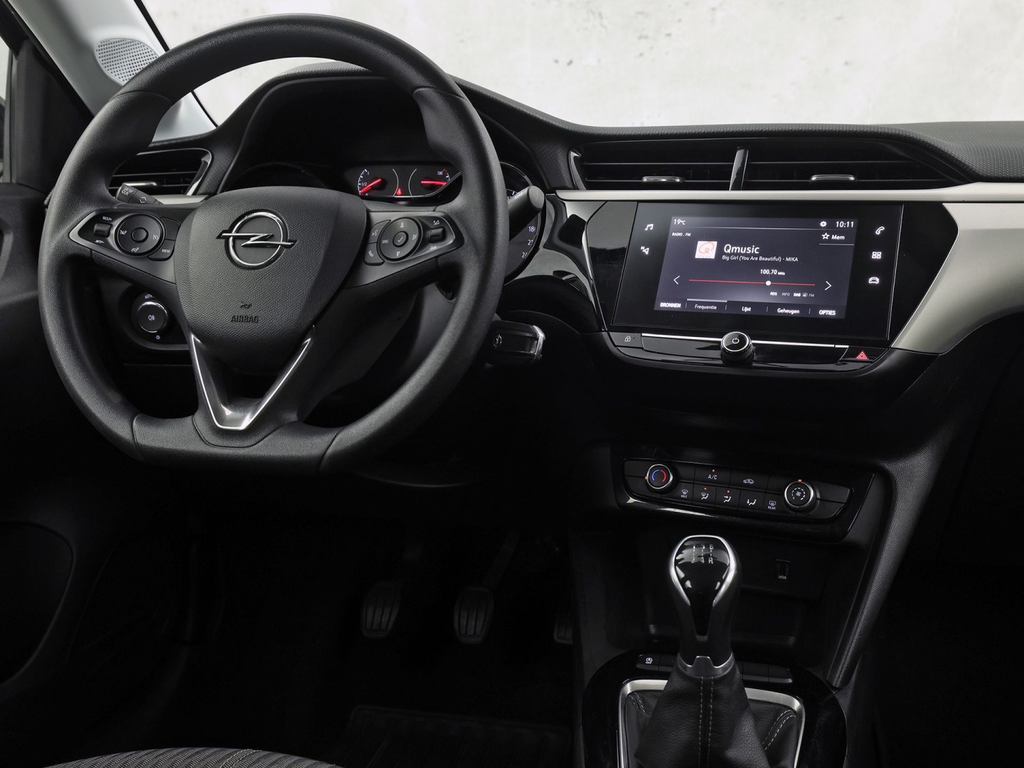 Opel Corsa 1.2 Sport (APPLE CARPLAY, GROOT NAVI, LANE ASSIST, SPORTSTOELEN, CRUISE, NIEUWSTAAT)