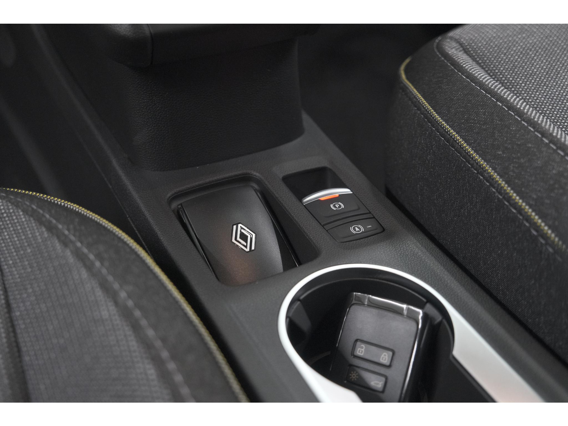 Renault Captur 1.6 E-Tech full hybrid 145 Techno | Advanced Driving | Camera | Dodehoekdetectie | Apple Carplay | 18 Inch Lichtmetalen Velgen