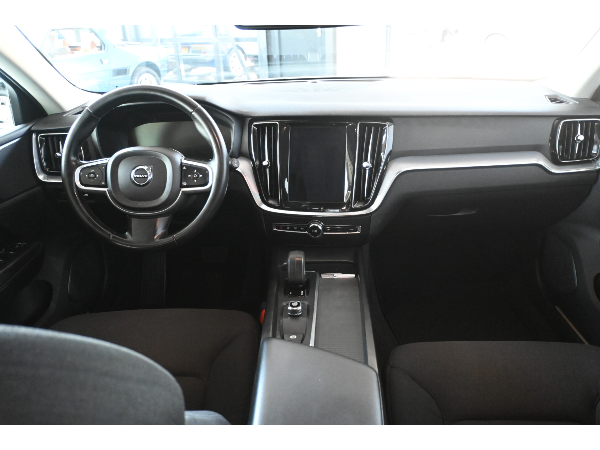 Volvo V60 2.0 B3 Momentum Advantage Automaat Navigatie Stuur/Stoelverwarming Inruil Mogelijk!