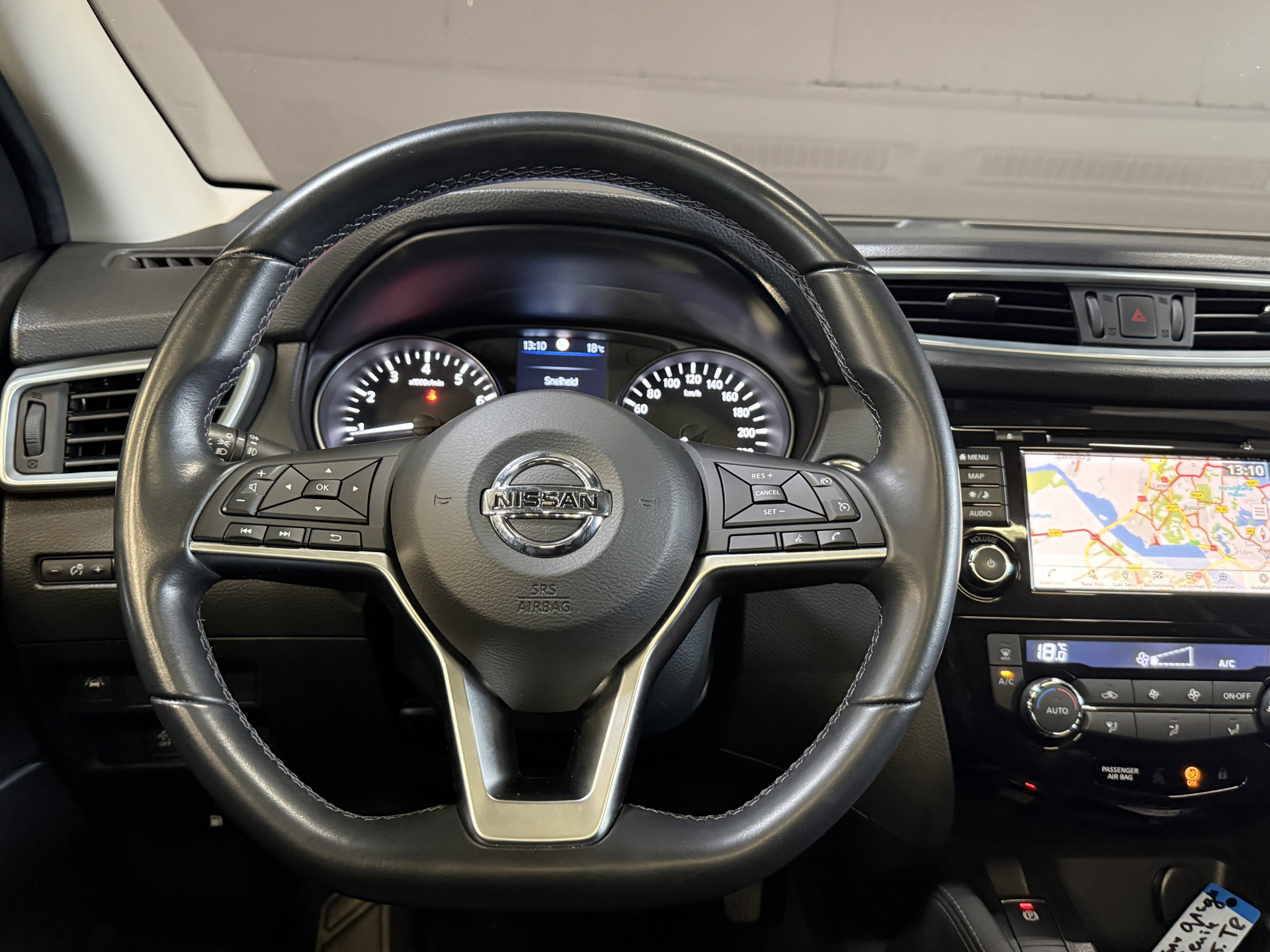 Nissan Qashqai 1.3 DIG-T Design Edition | Panoramadak | Trekhaak | 360 Camera