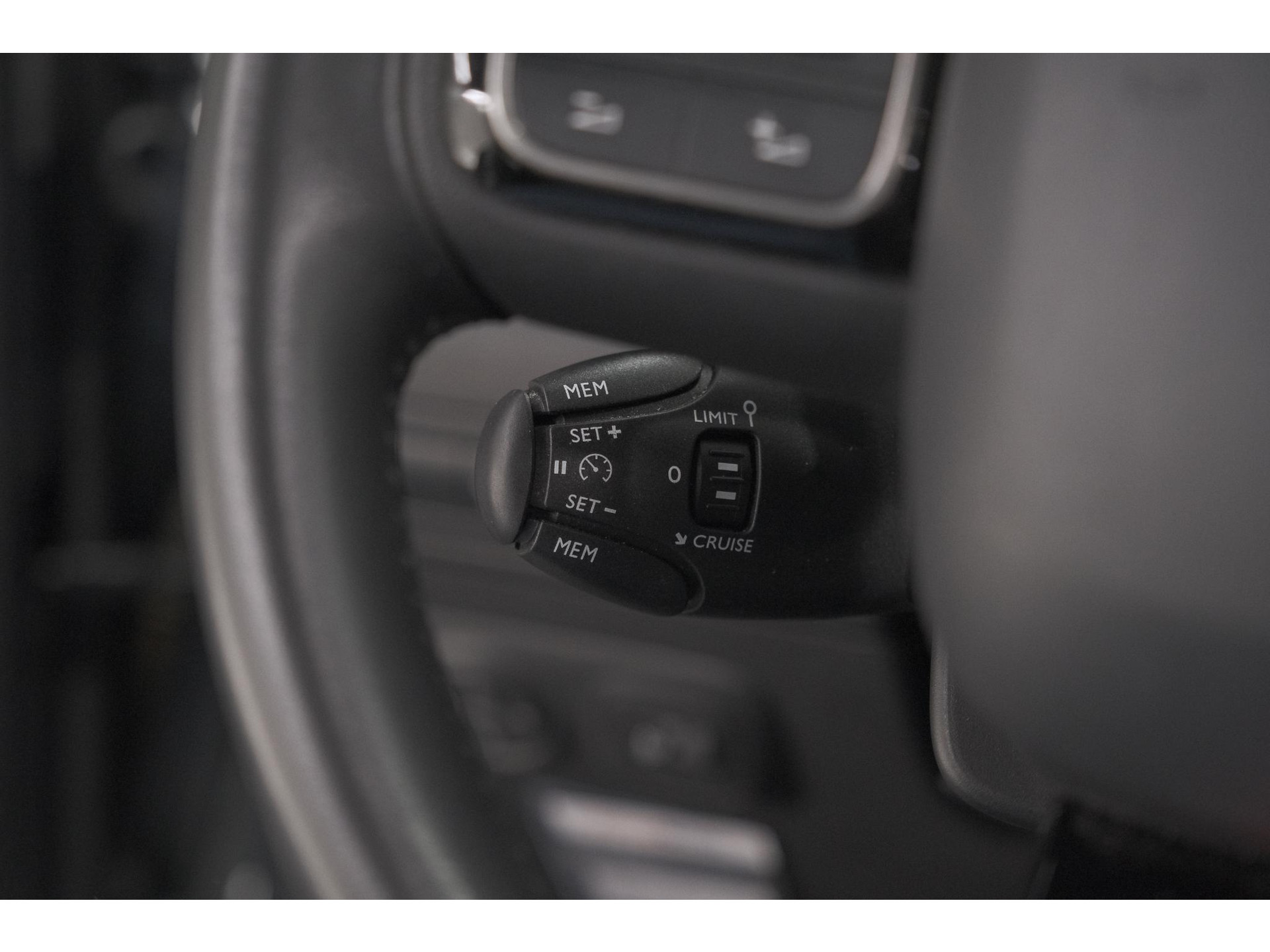 Citroen C3 Aircross PureTech 110 S&S Business | Schuif-/Kanteldak | Camera | HIFI Audiosysteem | Dodehoekdetectie