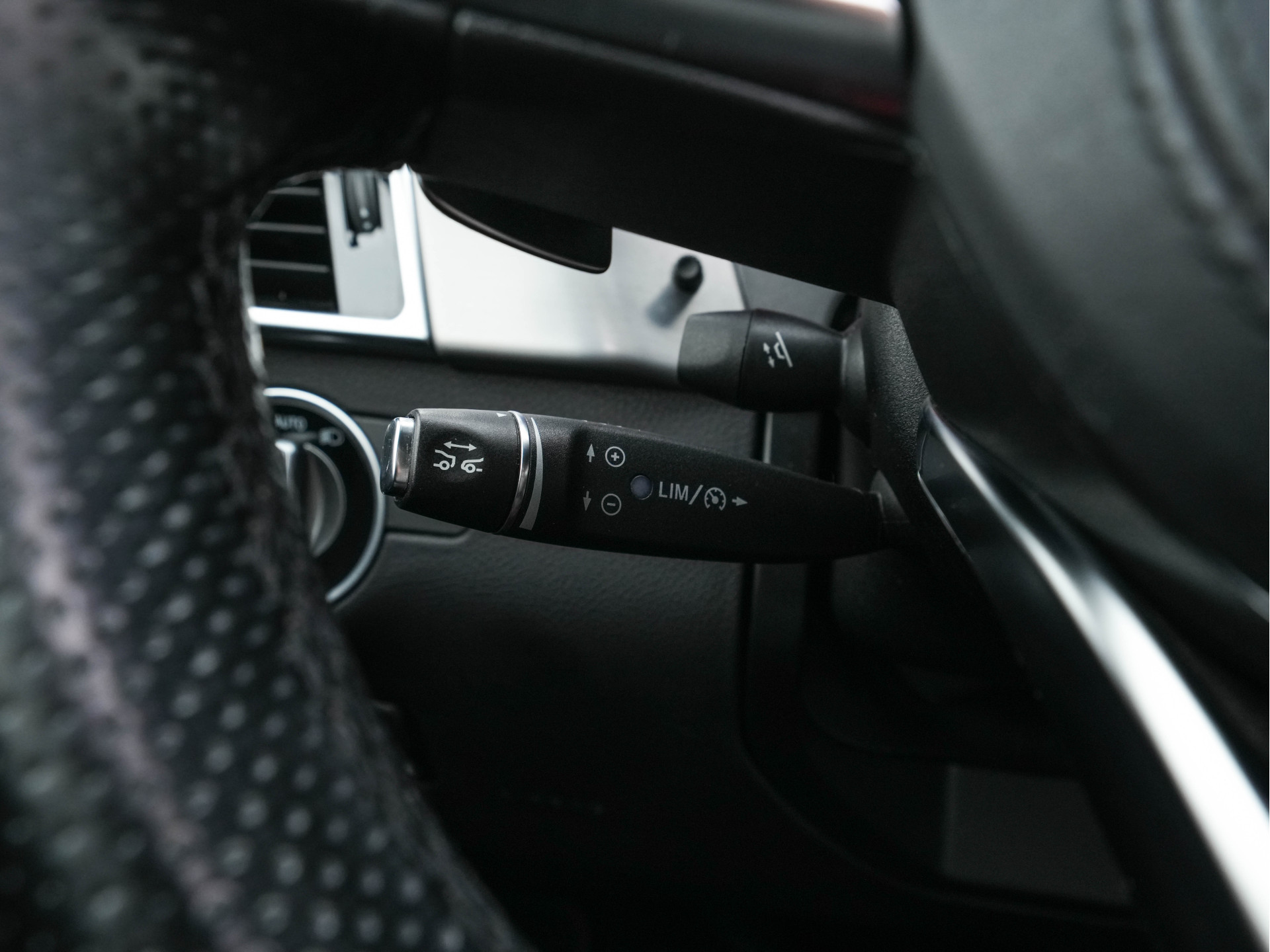 Mercedes-Benz GLS 350 d 4MATIC AMG-Line [ 7-Pers ] *PANO | LEATHER | FULL-LED | DISTRONIC | NAVI-FULLMAP | HEAT/COLD-COMFORTSEATS | BLINDSPOT | MEMORY-PACK | HARMAN/KARDON | TOPVIEW | KEYLESS | SHIFTPADDLES | PRIVACY-GLASS | TOWBAR | 21''ALU*