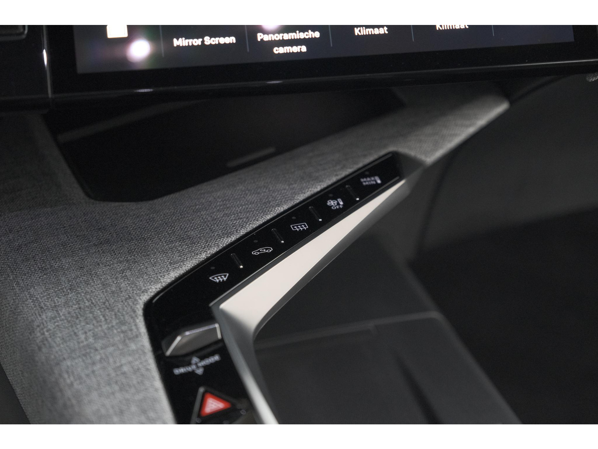 Peugeot 3008 1.2 Hybrid 136 GT | Panoramadak | 360 Camera | Stoelverwarming | Elektrische Kofferklep | Allseason Banden