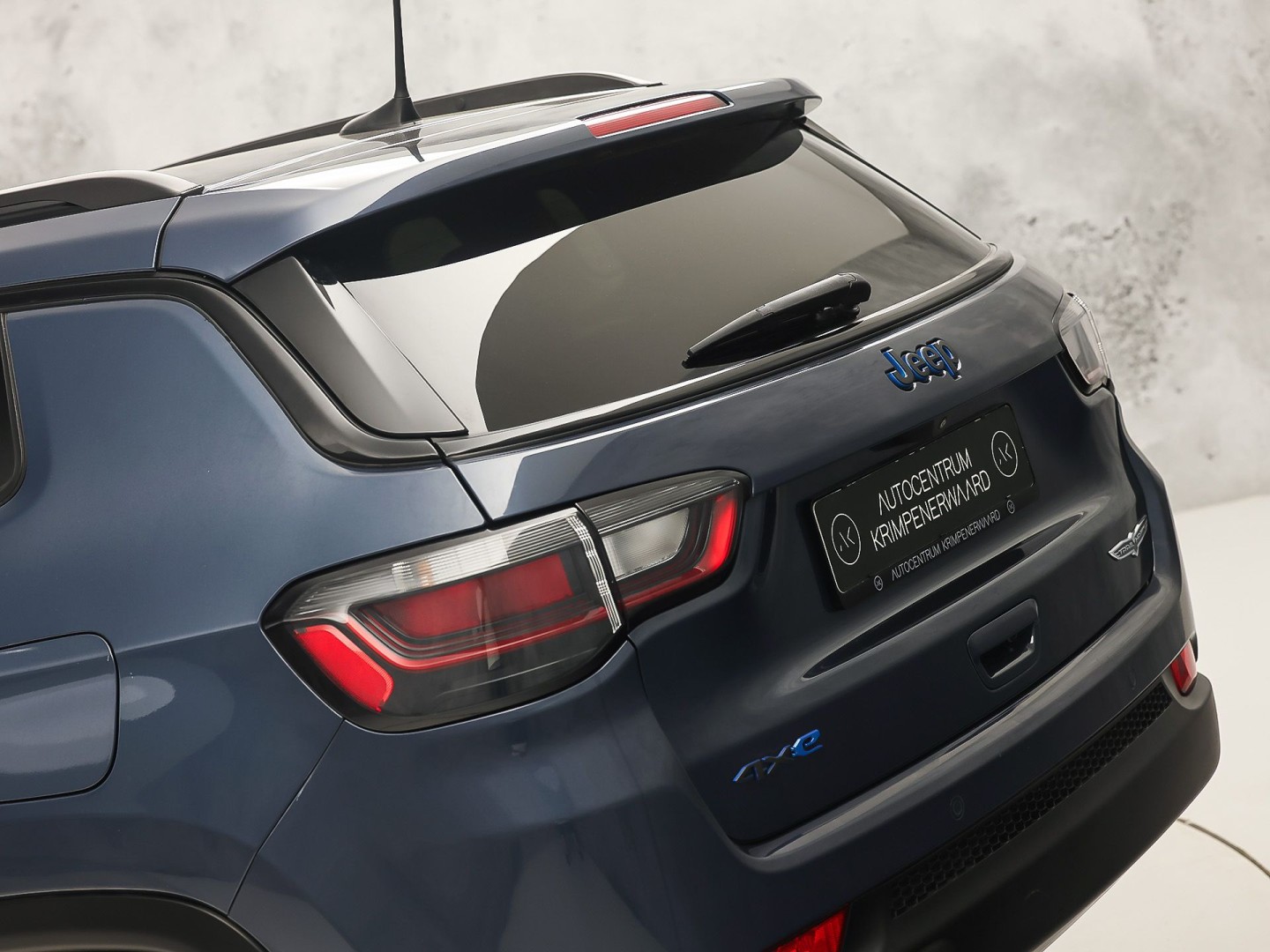 Jeep Compass 4xe 240 Plug-in Hybrid Electric Trailhawk 240Pk Automaat (PANORAMADAK, VIRTUAL COCKPIT, APPLE CARPLAY, GROOT NAVI, CAMERA, SPORTSTOELEN, GETINT GLAS, ADAPTIVE CRUISE, NIEUWSTAAT)
