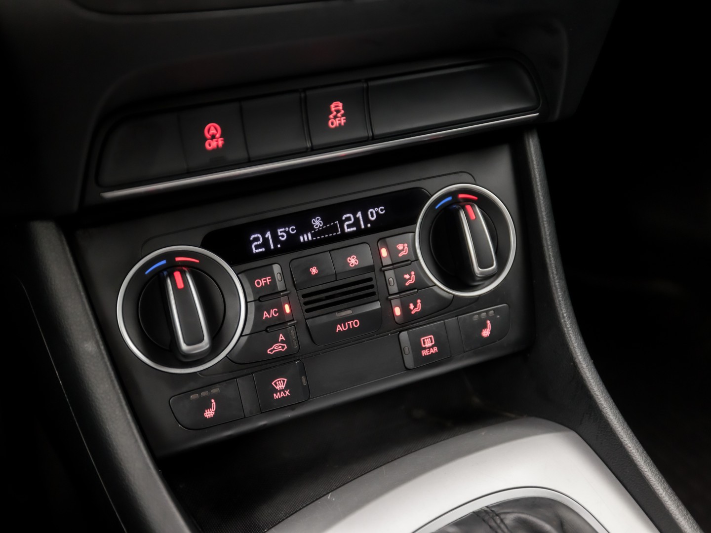 Audi Q3 1.4 TFSI Sport 150Pk Automaat (NAVIGATIE, CLIMATE, STOELVERWARMING, GETINT GLAS, SPORTSTOELEN, BLUETOOTH, NIEUWE APK, NIEUWSTAAT)