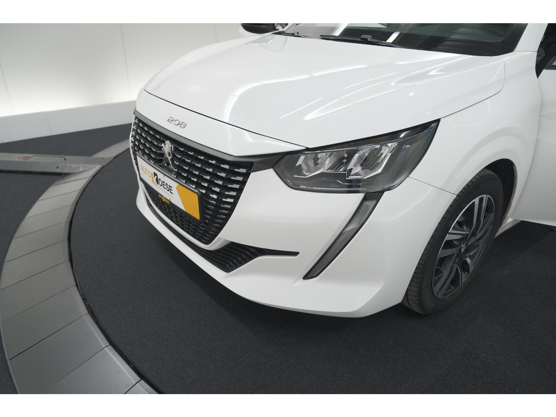 Peugeot 208 PureTech 100 PK Allure | Apple Carplay | Parkeersensoren | Lichtmetalen velgen