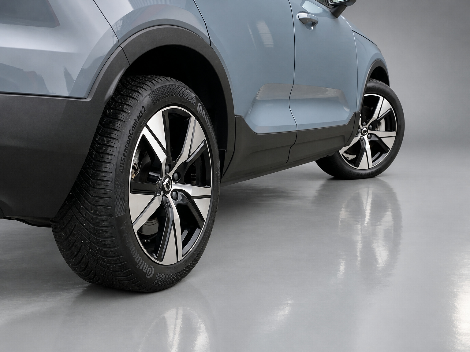 Volvo XC40 Recharge P8 AWD R-Design 408 pk | apple carplay | stoel-stuurverwarming | leder-alcantara | elektr. a. klep | BTW