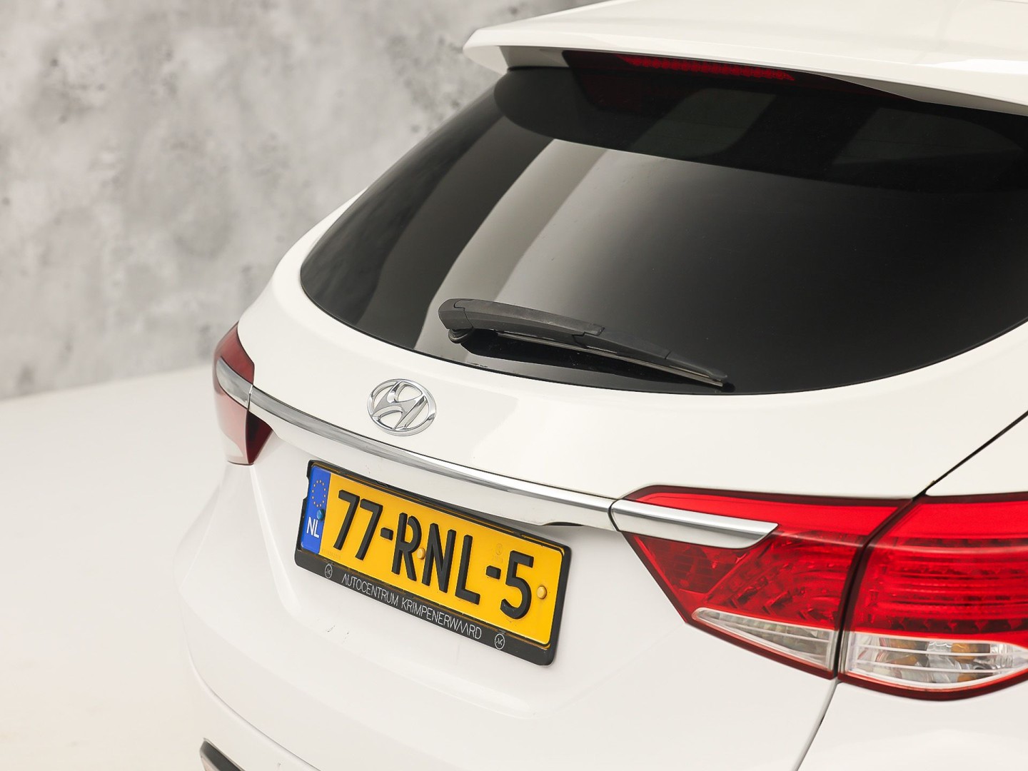 Hyundai i40 Wagon 2.0 GDI i-Catcher 177Pk Automaat (PANORAMADAK, NAVIGATIE, CAMERA, GETINT GLAS, STOELVERWARMING, ELEK SPORTSTOELEN, CRUISE, XENON, NIEUWSTAAT)