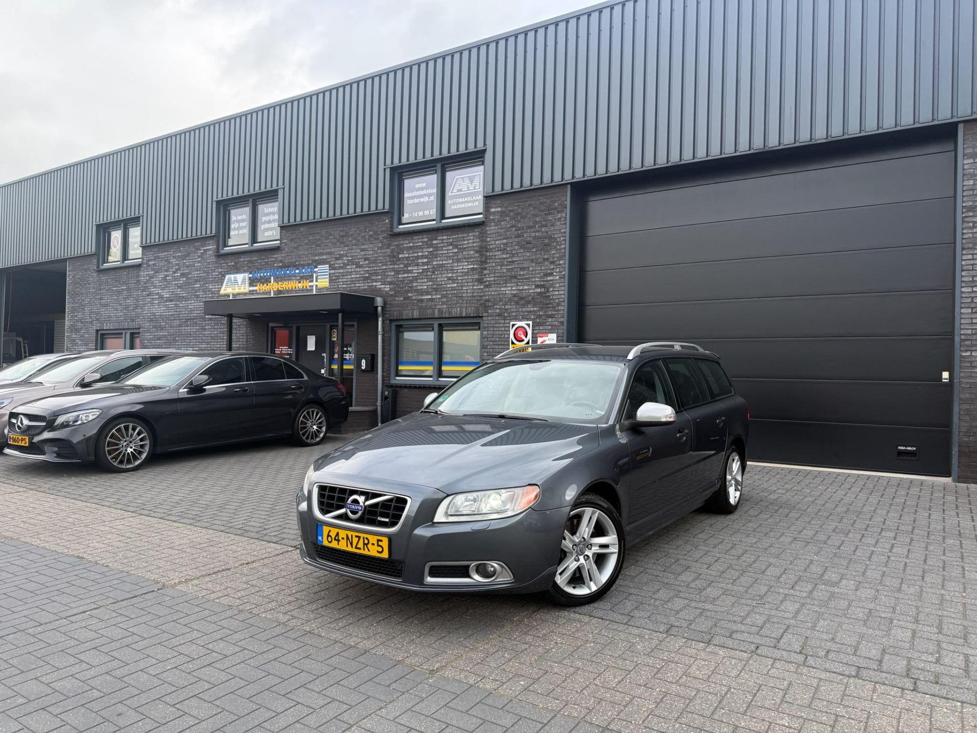 Volvo V70 2.0T R-Edition | 3E EIGENAAR | AUTOMAAT | LEDER | NAVI | XENON | CRUISE | TREKHAAK |
