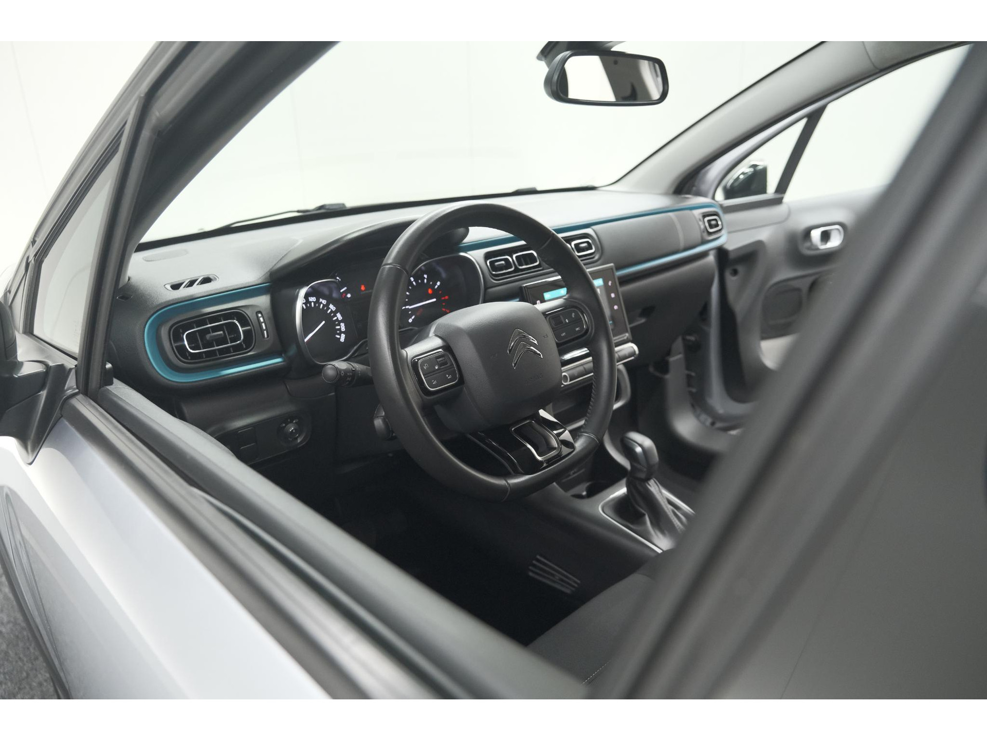 Citroen C3 PureTech 110 EAT6 Shine | Camera | Navigatie | Parkeersensoren | Apple Carplay | 17 Inch Lichtmetalen Velgen