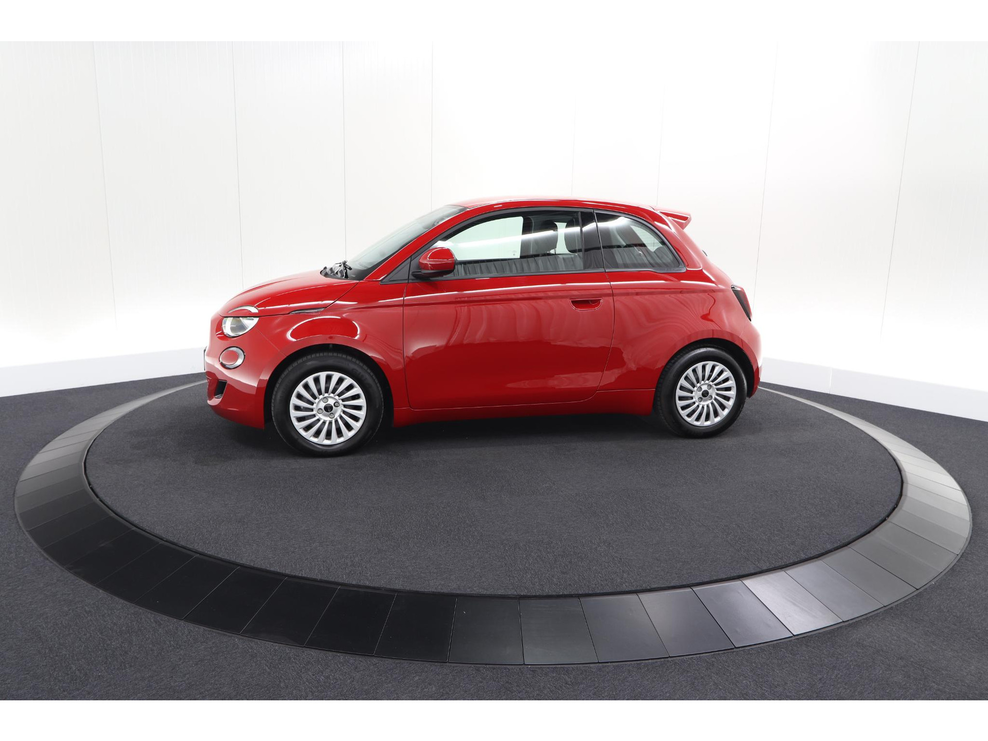 Fiat 500 Urban 42 kWh | SOH 97,9% | 3 Fase | Camera | Apple Carplay | Keyless start