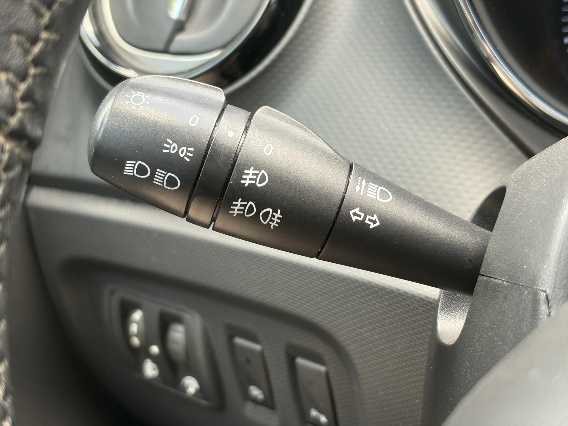 Renault Captur 0.9 TCe Expression ✓1e Eigenaar✓Recent beurt gehad✓Dealer Onderhouden✓Navi✓Keyless✓Lm velgen✓Airco✓Cruise✓Pdc✓N.A.P✓Apk tot 08-2027