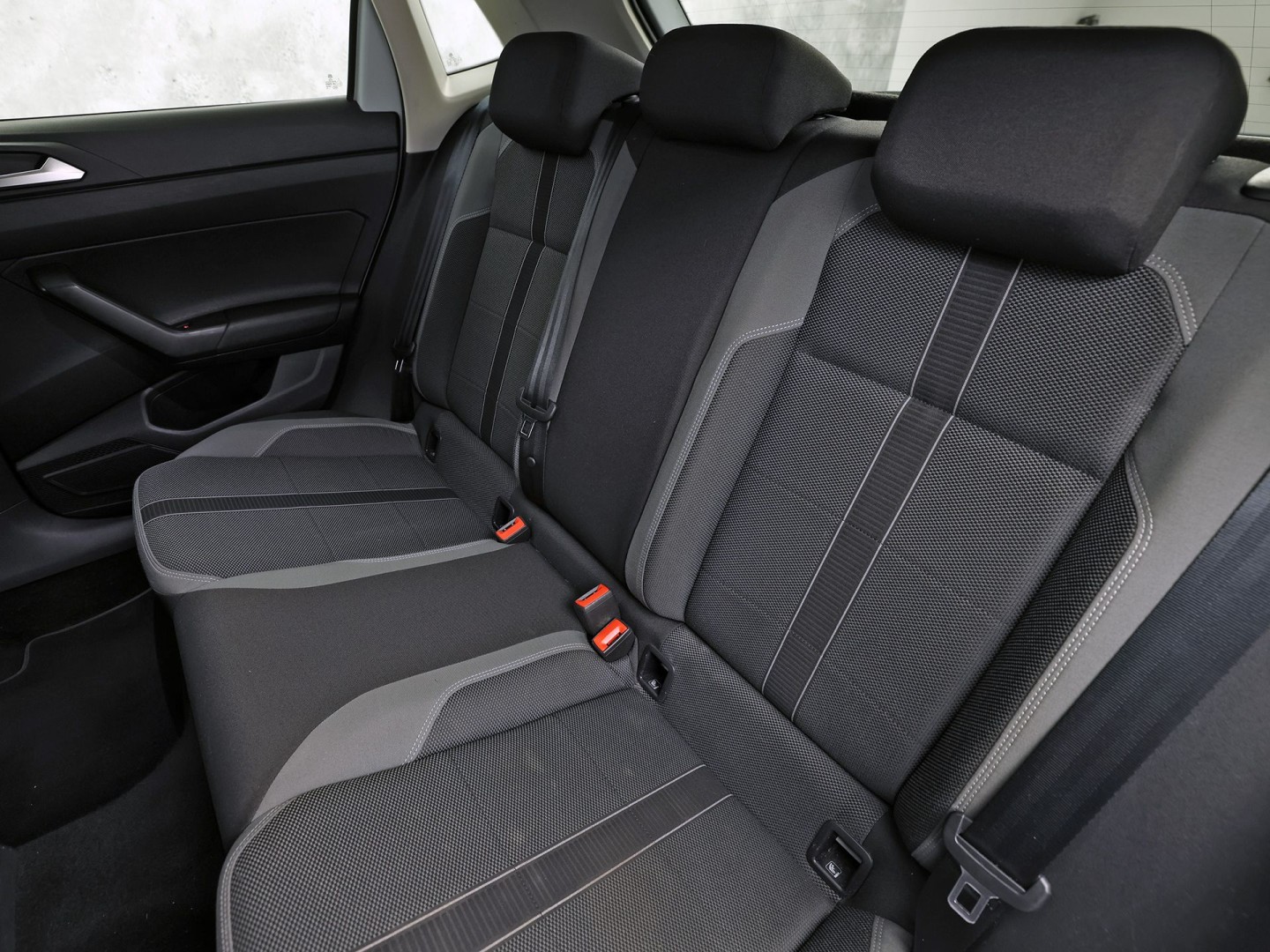 Volkswagen Polo 1.0 TSI Sportline Automaat (VIRTUAL COCKPIT, APPLE CARPLAY, GROOT NAVI, CLIMATE, CAMERA, STOELVERWARMING, SPORTSTOELEN, GETINT GLAS, KEYLESS START, ADAPTIVE CRUISE, NIEUWSTAAT)