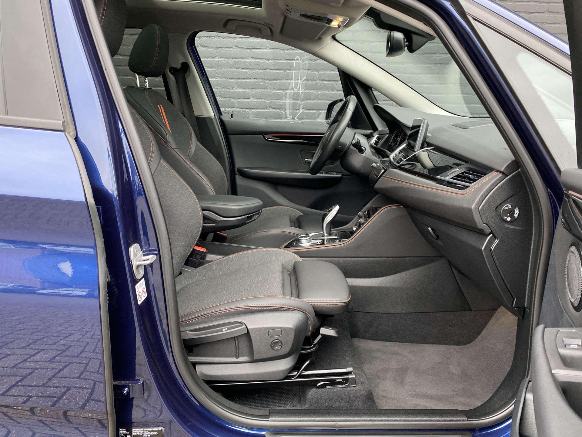 BMW 2-serie Active Tourer 220i High Executive Edition 192 pk M-sport AUT. | dealer onderhouden | navigatie | trekhaak | panoramadak