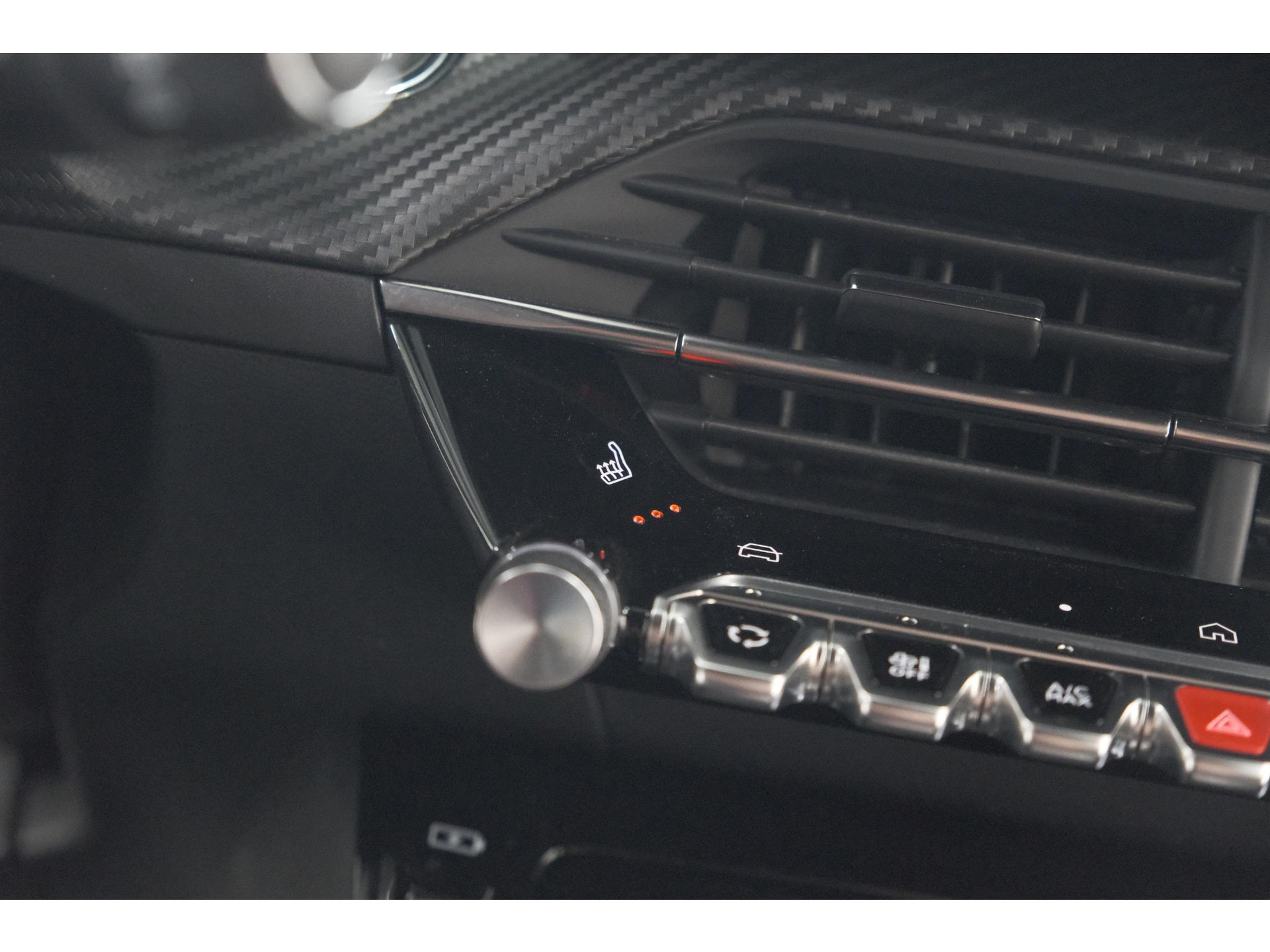 Peugeot 2008 PureTech 130 EAT8 GT | 360 Camera | Stoelmassage | Adaptieve Cruise Control | Dodehoekdetectie