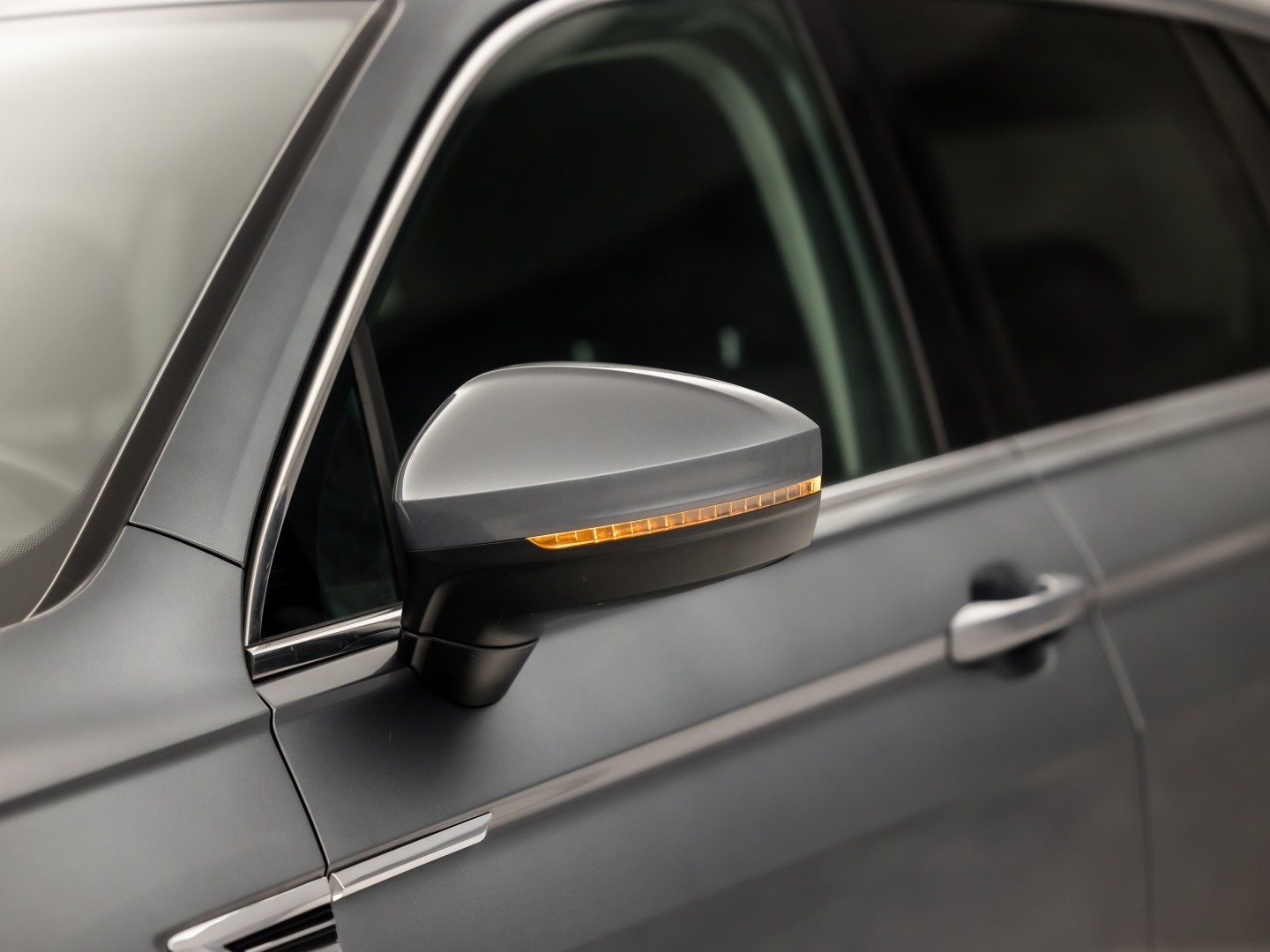 Volkswagen Tiguan Allspace 1.4 TSI Sportline 7 Persoons 150Pk Automaat (APPLE CARPLAY, GROOT NAVI, CLIMATE, GETINT GLAS, SPORTSTOELEN, PARKEERSENSOREN, ADAPTIVE CRUISE, NIEUWSTAAT)