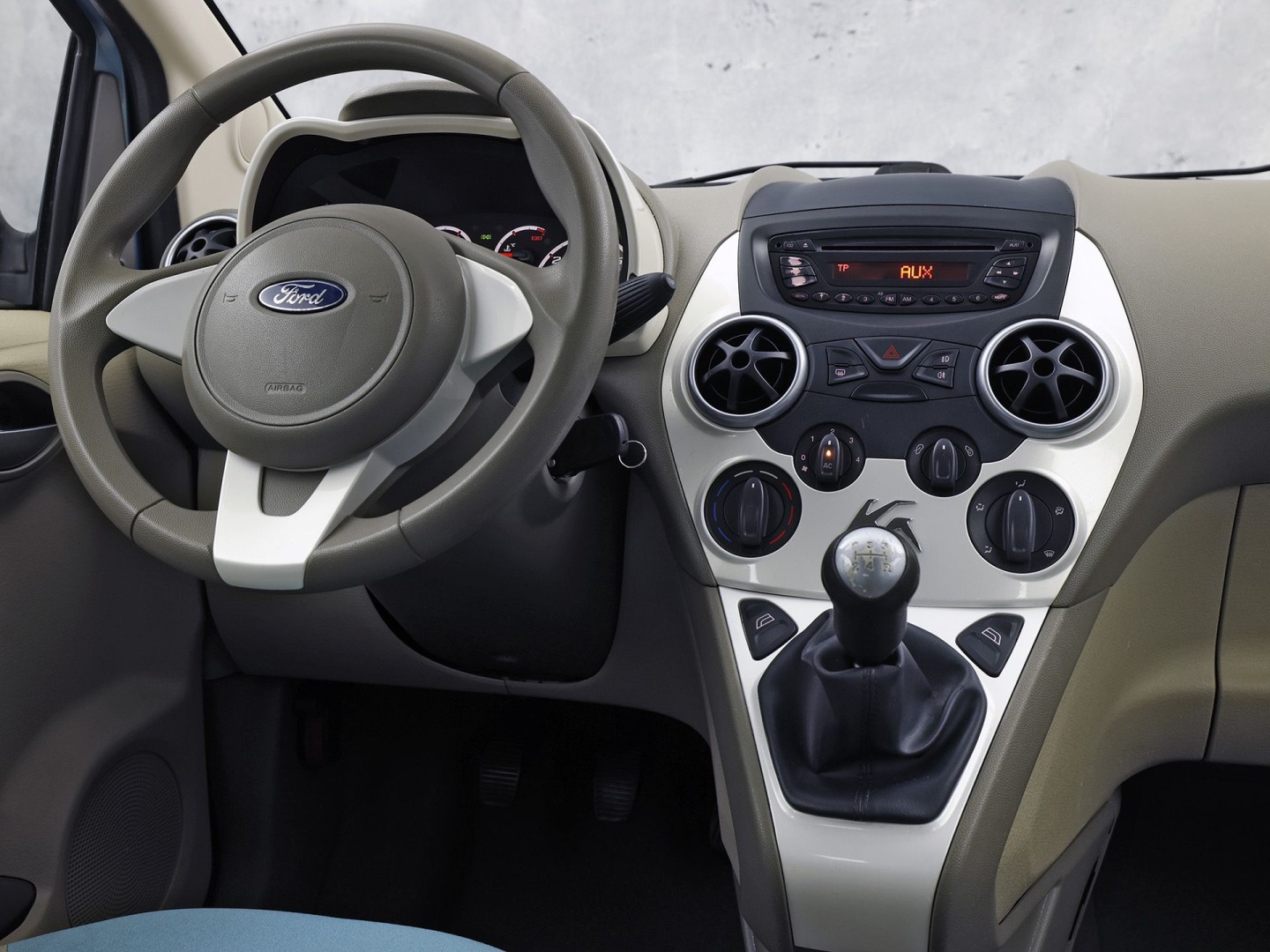 Ford Ka 1.2 Titanium (AIRCO, RADIO, SPORTSTOELEN, ELEK RAMEN, NIEUWE APK, NIEUWSTAAT)