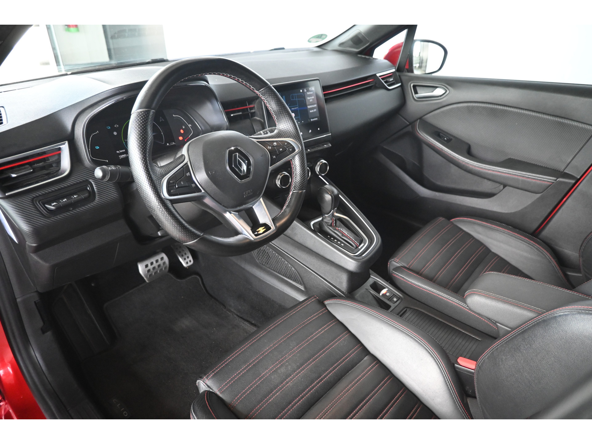 Renault Clio 1.6 E-Tech Hybrid 140 R.S. Line Navigatie Cruise Trekhaak Clima 1e Eigenaar 100% Onderhouden! Inruil Mogelijk!