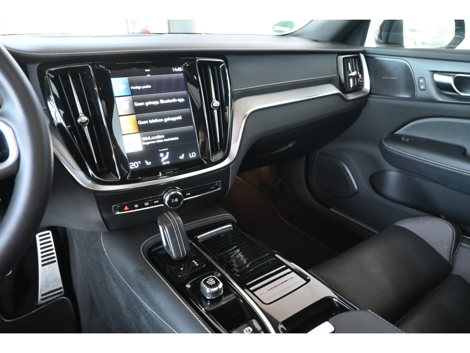 Volvo V60 2.0 T8 Plug-in hybrid AWD Plus Bright Panoramdak Stoelverwarming Carplay Led Adaptieve Cruise  Clima Lane Assist Camera 100% Onderhouden! Inruil Mogelijk!