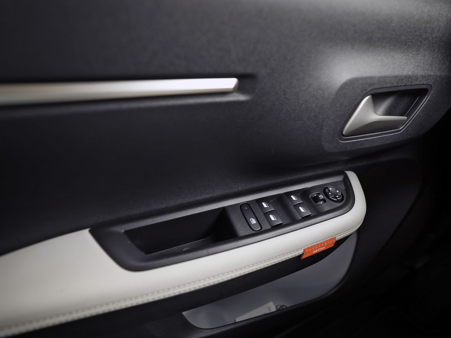 Citroën C3 1.2 Turbo 100pk Max (NIEUW MODEL, APPLE CARPLAY, GROOT NAVI, CAMERA, TREKHAAK, SPORTSTOELEN, GETINT GLAS, CRUISE, LANE ASSIST, NIEUWSTAAT)