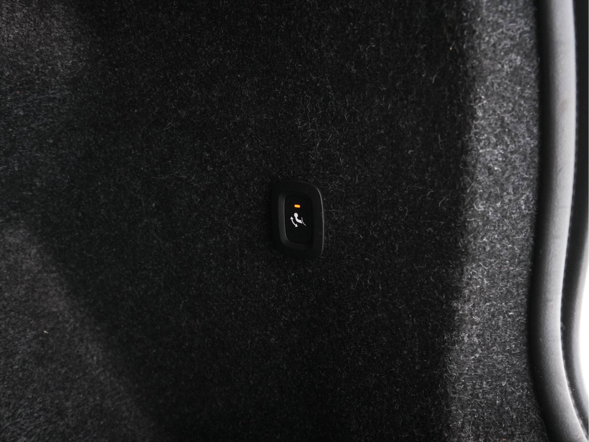 Volvo C40 Recharge Twin Intro Edition 78 kWh AWD [ 3-Fase ] {SOH-87%} (INCL-BTW) Aut. *HEATPUMP | PANO | LEATHER-ALCANTARA | DIGI-COCKPIT | FULL-LED | HARMAN/KARDON | TOPVIEW | NAVI-FULLMAP | ECC | PDC | KEYLESS | HEATED-SPORTSEATS | TOWBAR | PRIVACY-GLAS