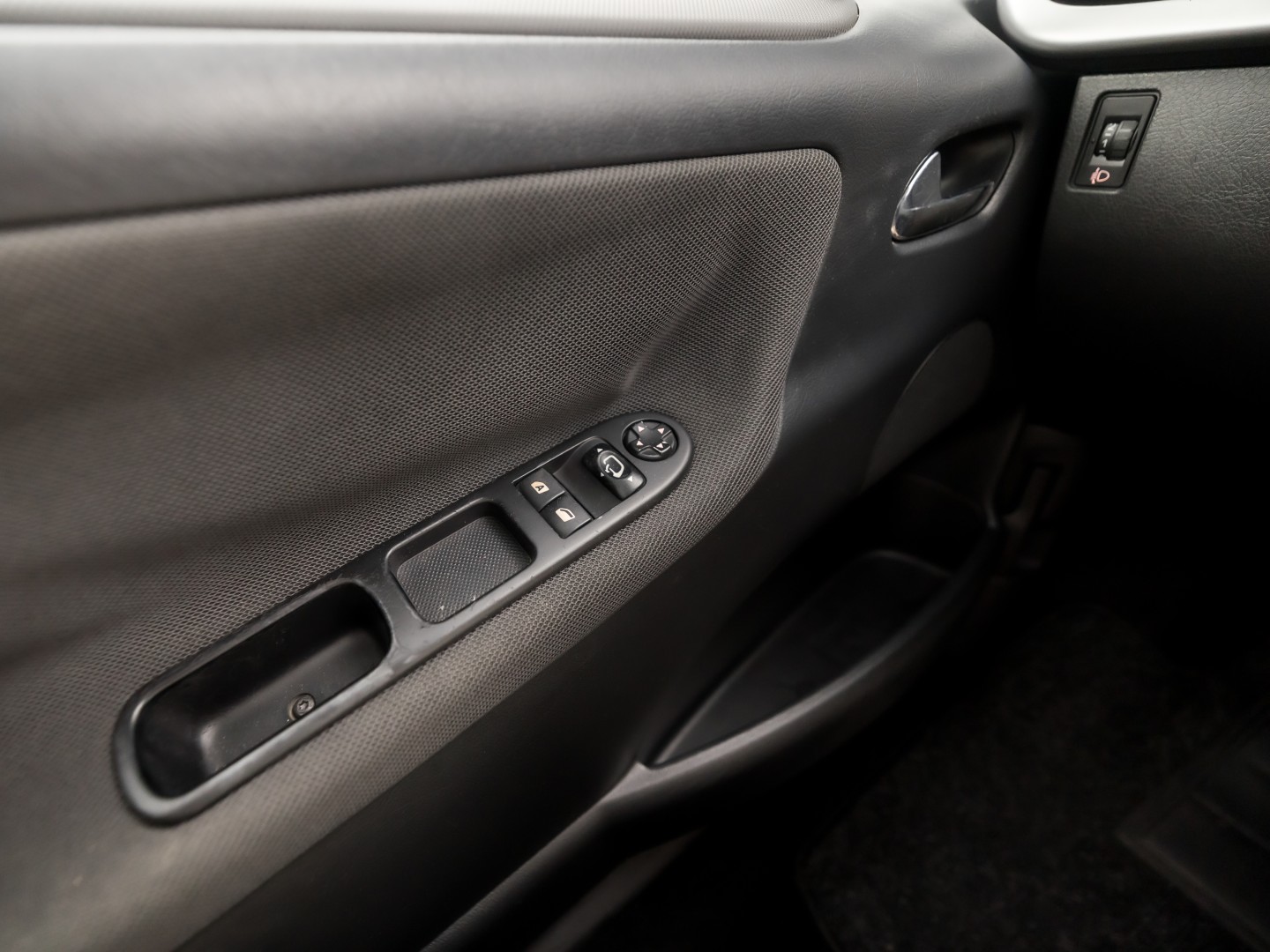 Peugeot 207 CC 1.6 VTi Sport (CLIMATE, TREKHAAK, CRUISE, SPORTSTOELEN, ELEKTRISCHE KAP, PARKEERSENSOREN, ELEK PAKKET, NIEUWSTAAT)