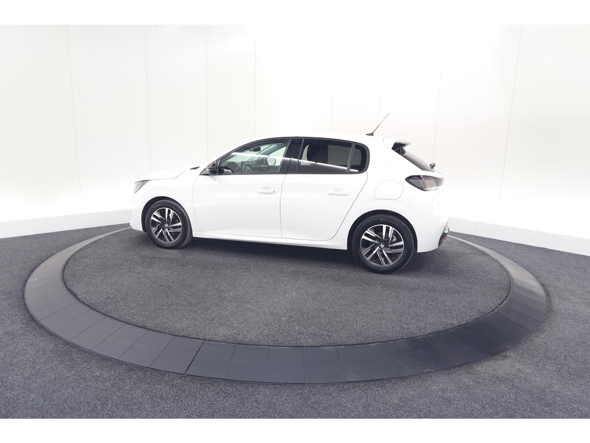 Peugeot 208 PureTech 100 Allure Pack | Camera | Apple Carplay | Stoelverwarming | Parkeersensoren