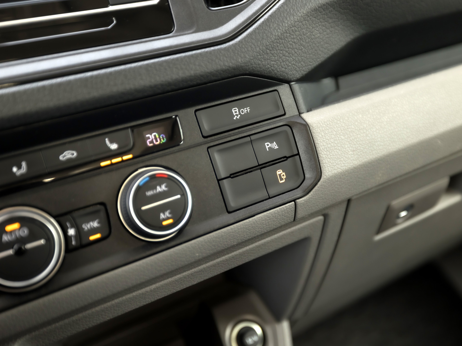 Volkswagen Crafter Grand California XXL 177Pk Automaat (LED KOPLAMPEN, STOELVERWARMING, KEUKEN, CENTRALE VERWARMING, KOELKAST, TOILET, DOUCHE, THULE ZONNESCHERM, FIETSENDRAGER, ZOET WATER)