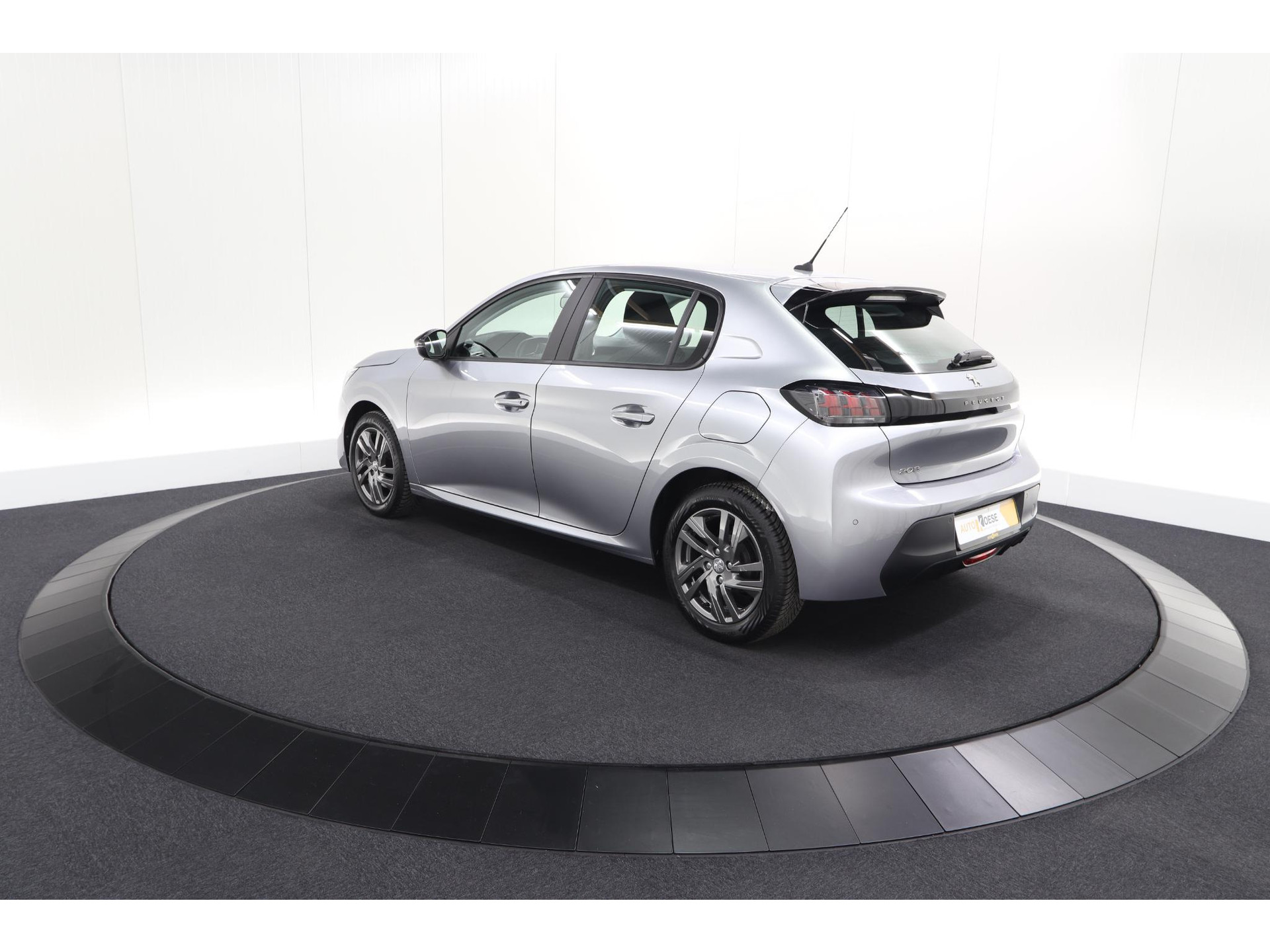 Peugeot 208 PureTech 75 Active Pack | Navigatie | Parkeersensoren | Apple Carplay | Allseason Banden