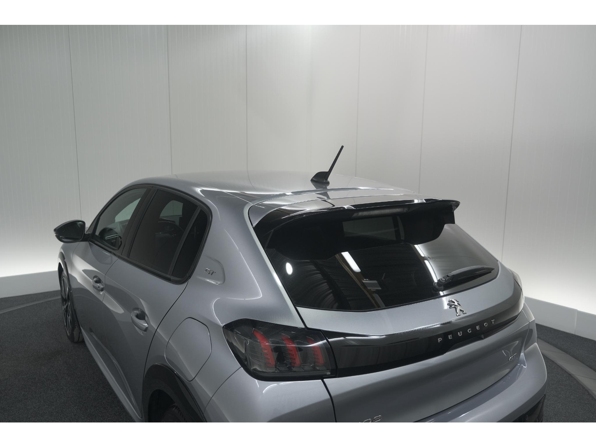Peugeot 208 PureTech 131 EAT8 GT | Camera | Dodehoekdetectie | Navigatie | Carplay