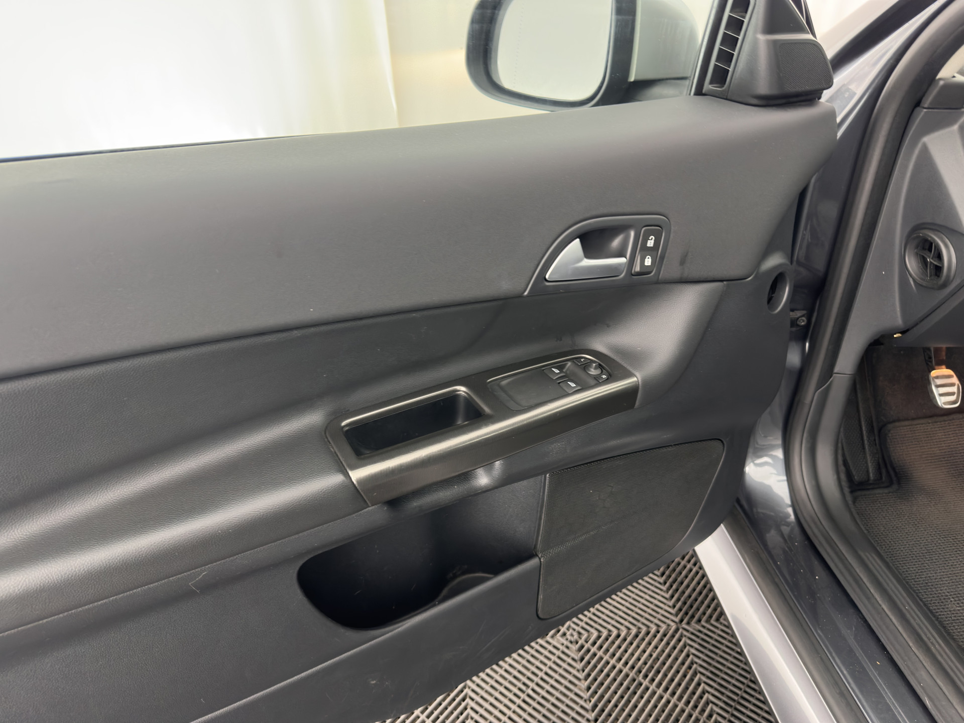 Volvo C30 1.6 D2 R-Design (INCL-BTW) *LEATHER-FABRIC | SPORT-SEATS | ECC | PDC | CARBON-INLAY | CRUISE | 17''ALU*