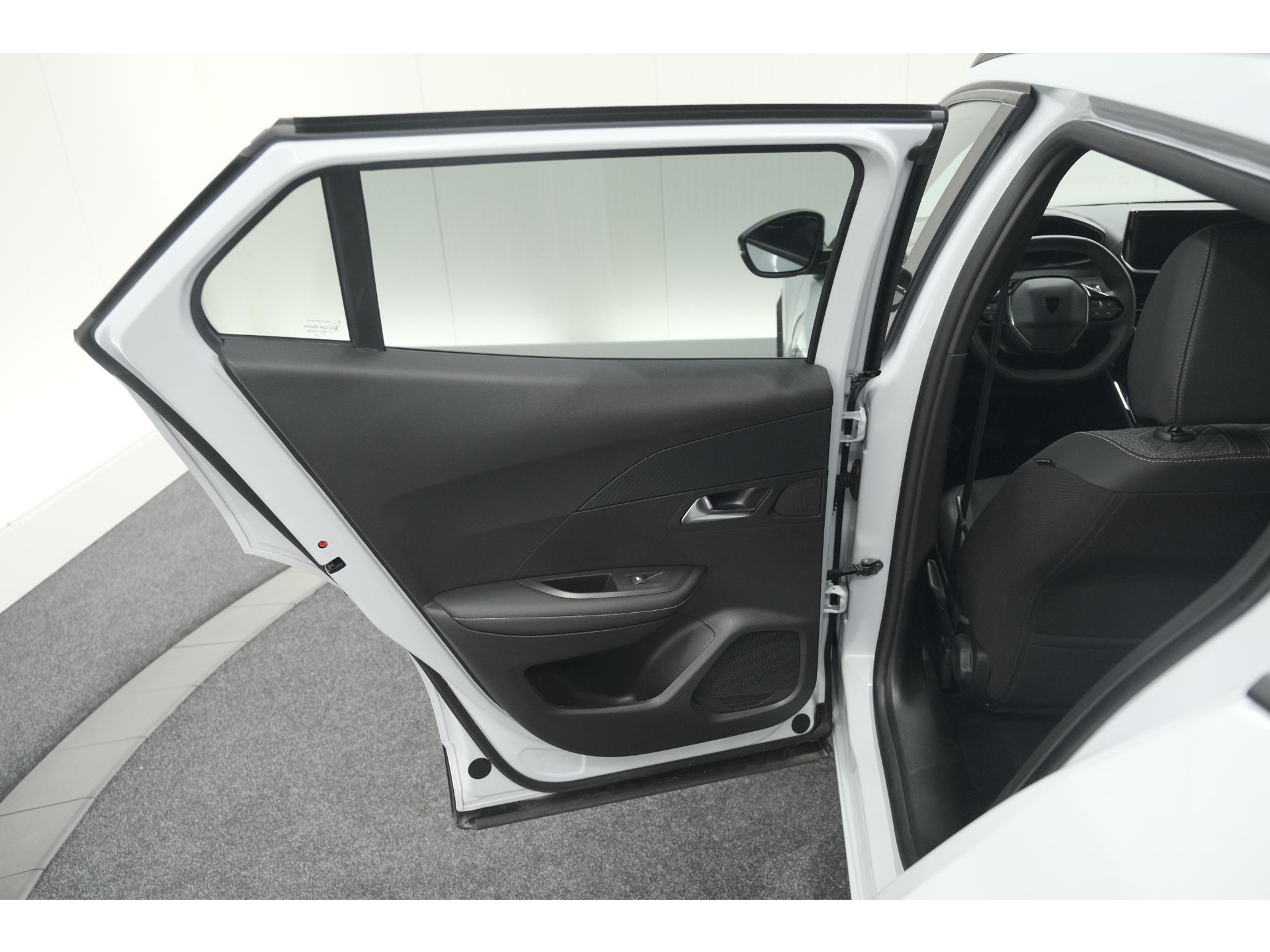 Peugeot 2008 PureTech 100 Allure | 360 Camera | Dodehoekdetectie | Navigatie | Apple Carplay