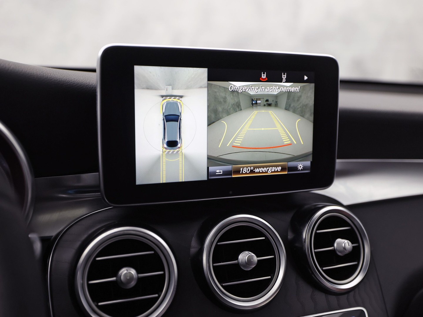 Mercedes-Benz GLC 250 4MATIC Edition 1 AMG Sport 211Pk Automaat (SCHUIFDAK, LUCHTVERING, GROOT NAVI, HEAD-UP DISPLAY, MEMORY SEATS, 360 CAMERA, BURMESTER, STOELVERWARMING ACHTER, TREKHAAK WEGKLAPBAAR, NIEUWSTAAT)
