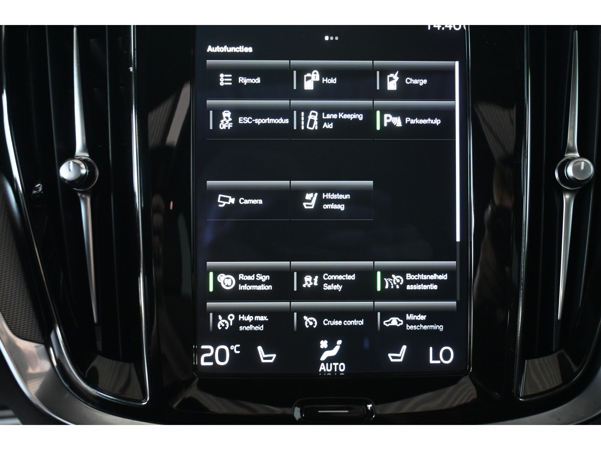 Volvo V60 2.0 T8 Plug-in hybrid AWD Plus Bright Panoramdak Stoelverwarming Carplay Led Adaptieve Cruise  Clima Lane Assist Camera 100% Onderhouden! Inruil Mogelijk!
