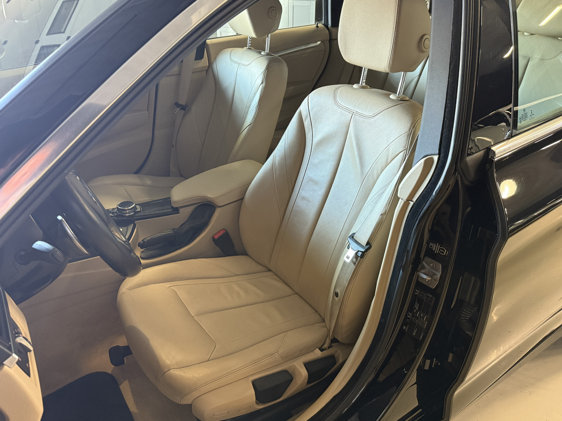 BMW 3-serie Gran Turismo 320i GT Luxury | Panoramadak | Leder | Carplay | Navi | Stoelverwarming