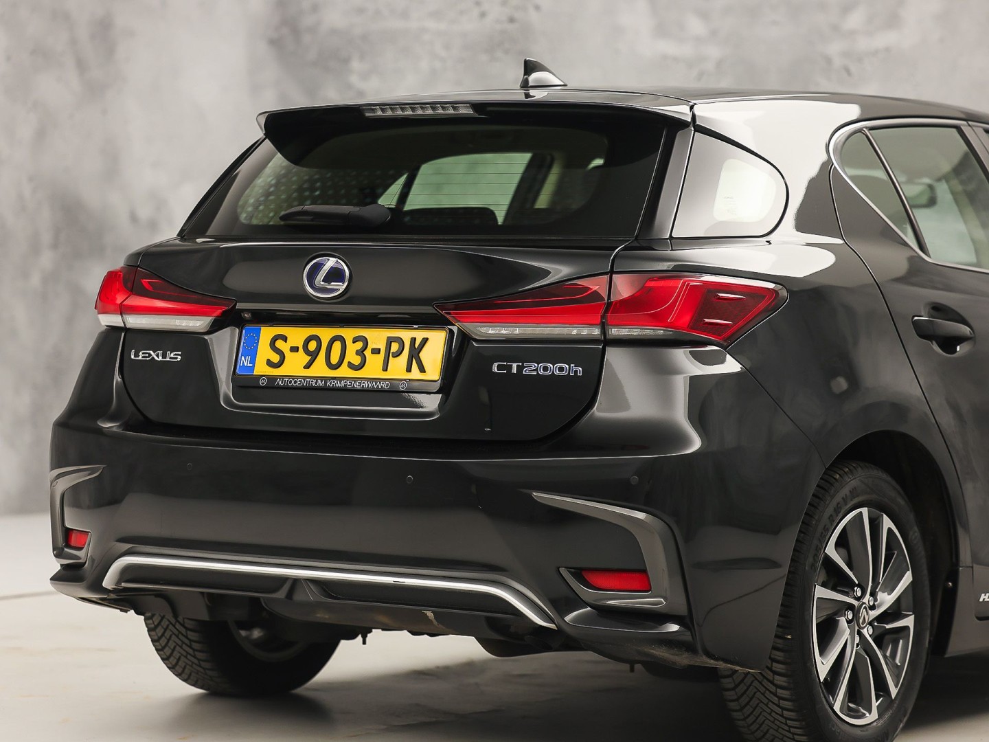 Lexus CT 200h Business Launch Edition Automaat (NAVIGATIE, CAMERA, ALCANTARA, SPORTSTOELEN, KEYLESS, ADAPTIVE CRUISE, NIEUWSTAAT)
