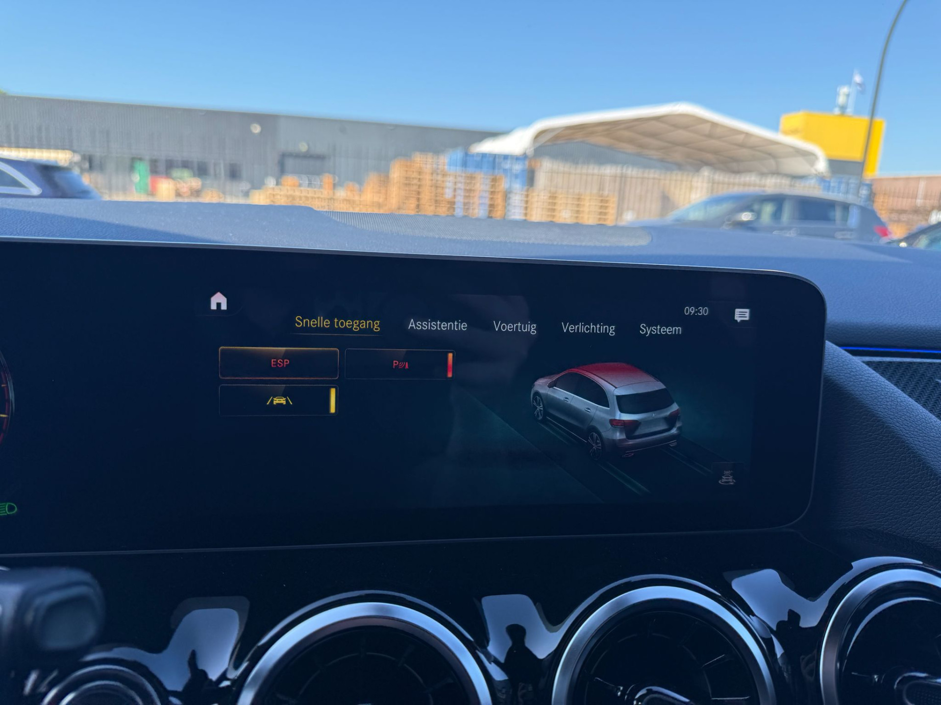 Mercedes-Benz B-klasse 180 Business Solution AMG | 3/6/12MND GARANTIE | AUTOMAAT | LED | CRUISE | CARPLAY | DAB | AIRCO | STOELVERWM. |