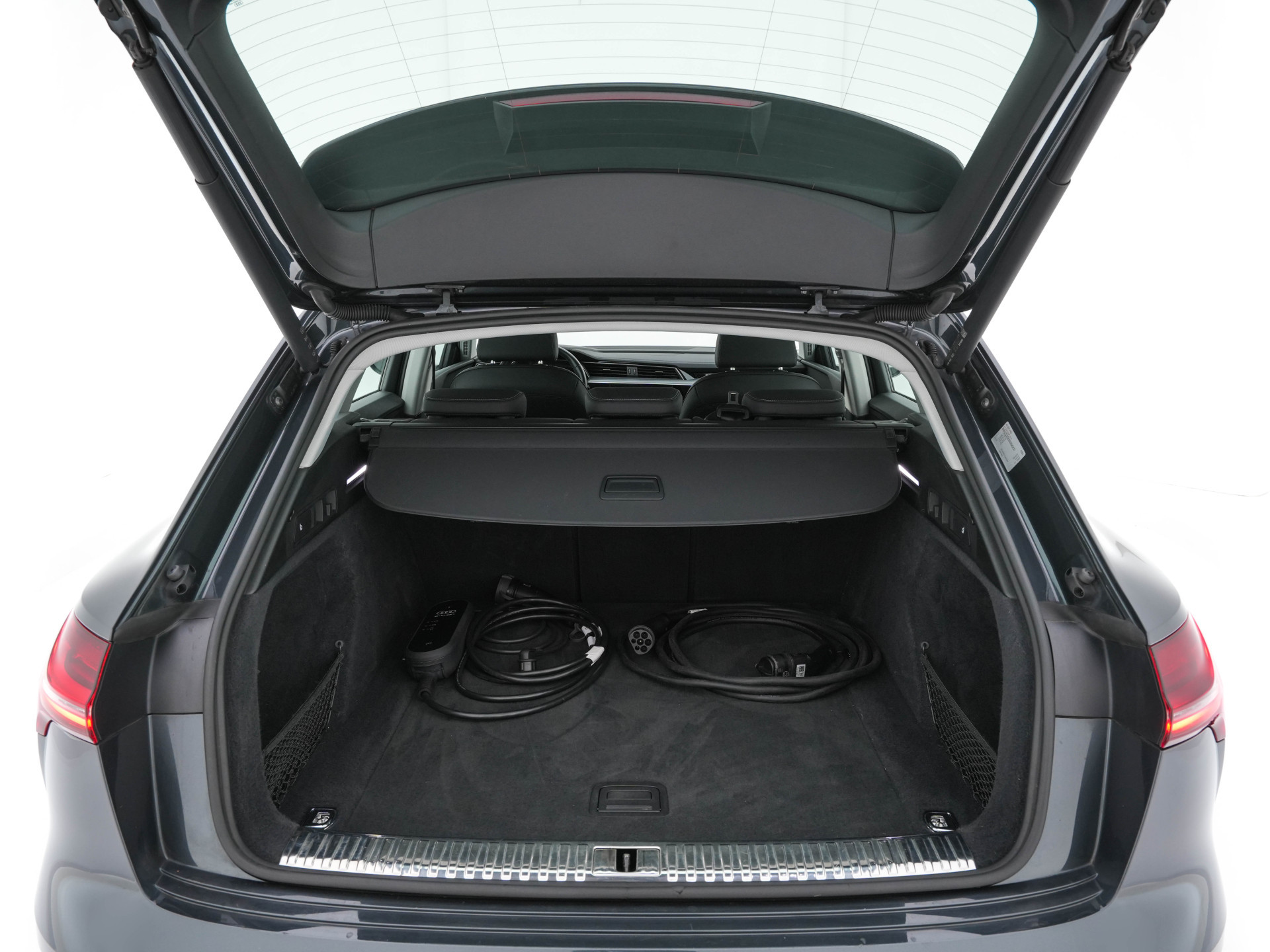 Audi e-tron 55 quattro Advanced edition Plus 95 kWh (3-Fase-11 kW) {SOH-93%} (INCL-BTW) Aut.*HEATPUMP | LEATHER | ADAPTIVE-CRUISE | FULL-LED | DIGI-COCKPIT | KEYLESS | MEMORY-PACK | CAMERA | NAVI-FULLMAP | SHIFTPADDLES | DAB+ | HEATED-COMFORTSEATS | DRIVE