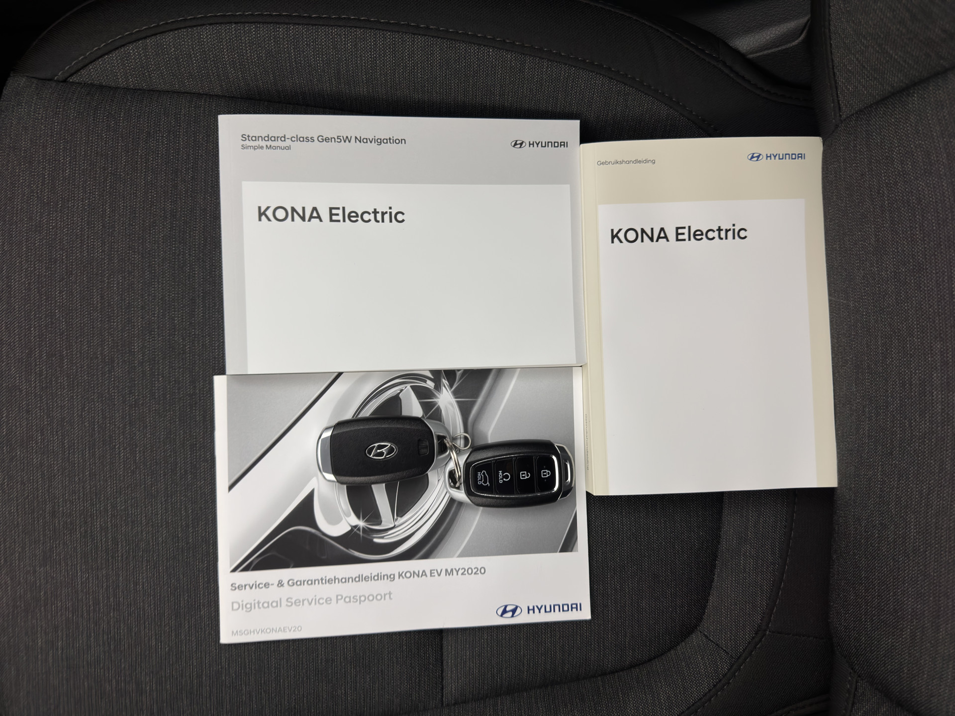 Hyundai Kona EV Fashion 39 kWh [ 3-Fase ] {SOH-100%} (INCL-BTW) Aut.*HEATPUMP | HEAD-UP | NAVI-FULLMAP | DIGI-COCKPIT | FULL-LED | KRELL-AUDIO | LANE-ASSIST | KEYLESS | CAMERA | SHIFT-PADDLES | DAB | ADAPTIVE-CRUISE | COMFORT-SEATS | 17"ALU*