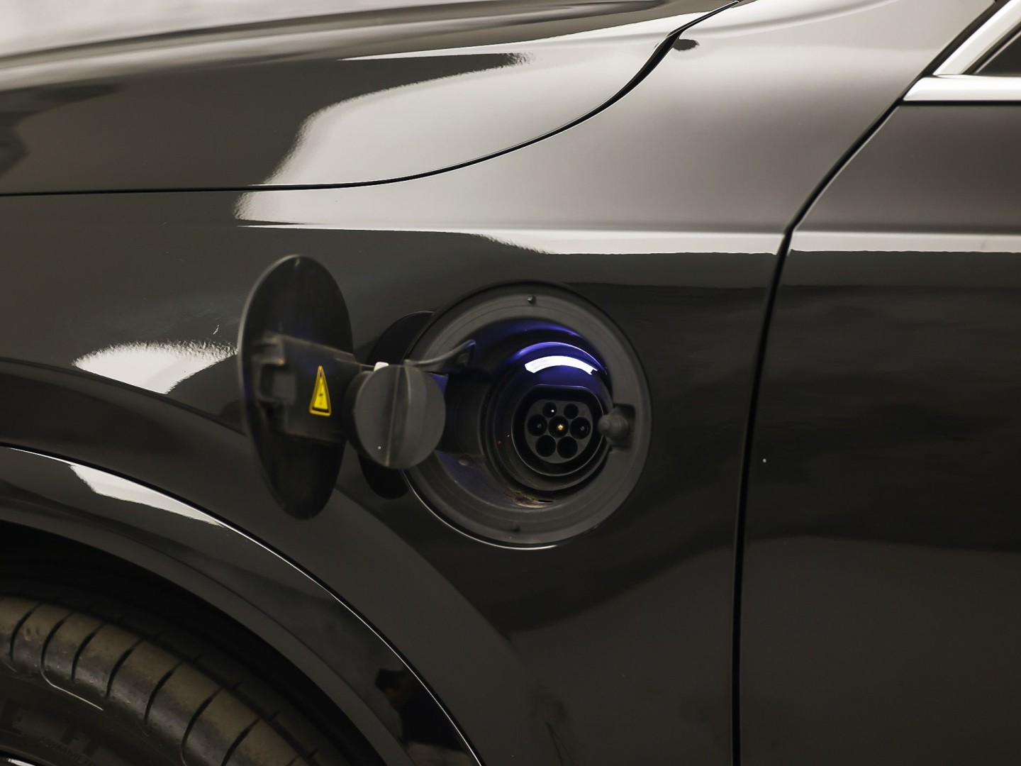 Volvo XC90 2.0 T8 Twin Engine AWD Inscription Automaat 407Pk (PANORAMADAK, APPLE CARPLAY, MEMORY SEATS, STOELVERWARMING/KOELING, CAMERA, GETINT GLAS, LEDER, TREKHAAK, NIEUWE APK)