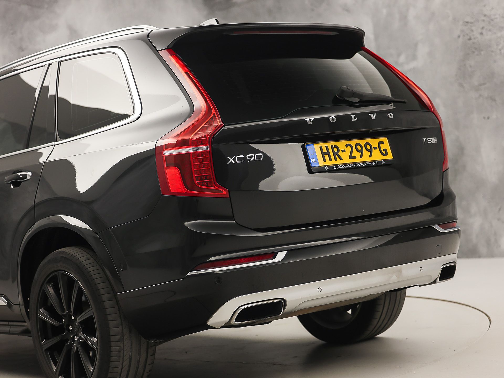 Volvo XC90 2.0 T8 Twin Engine AWD Inscription Automaat 407Pk (PANORAMADAK, APPLE CARPLAY, MEMORY SEATS, STOELVERWARMING/KOELING, CAMERA, GETINT GLAS, LEDER, TREKHAAK, NIEUWE APK)