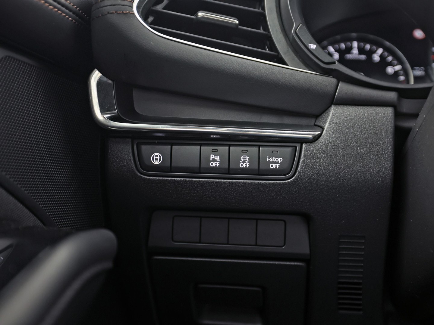 Mazda 3 2.0 e-SkyActiv-G M Hybrid 122 Automaat (GROOT NAVI, CLIMATE, STUUR/STOELVERWARMING, BOSE AUDIO, CAMERA, SPORTSTOELEN, ADAPTIVE CRUISE, HEAD-UP DISPLAY, NIEUWSTAAT)