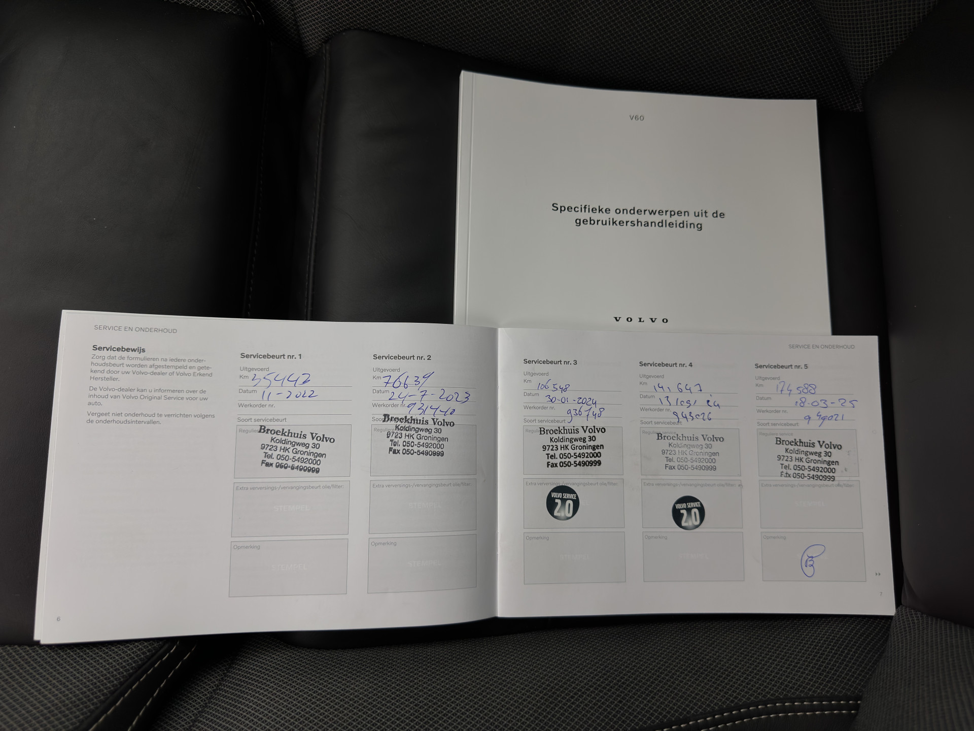 Volvo V60 2.0 B3 R-Design (INCL-BTW) *LEATHER-FABRIC | DIGI-COCKPIT | FULL-LED | MEMORY-PACK | HEATED-SPORTSEATS | LANE-ASSIST | NAVI-FULLMAP | CAMERA | DAB+ | PRIVACY-GLASS | ECC | PDC | TOWBAR | 19''ALU*