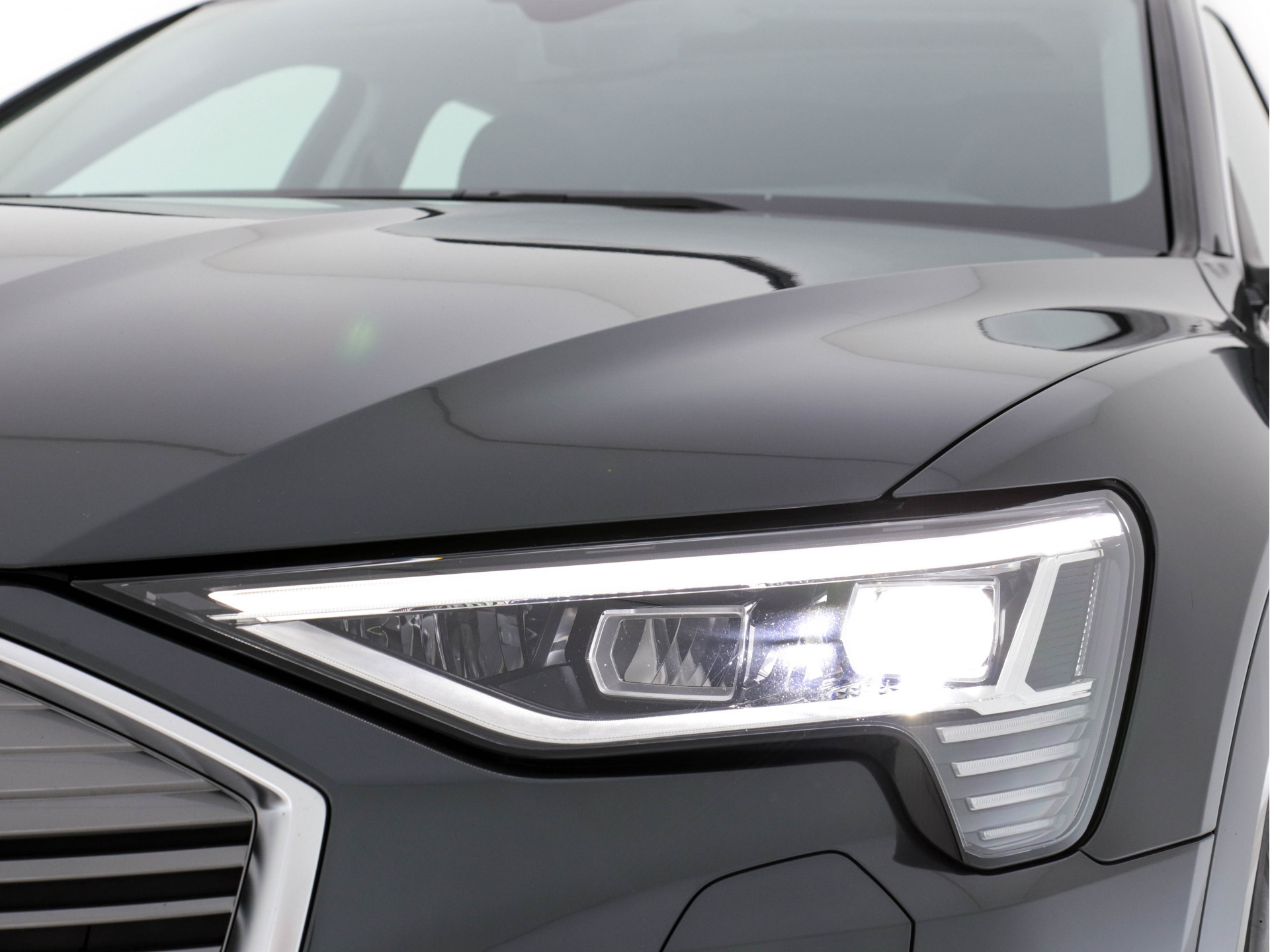 Audi e-tron E-tron 50 Quattro Launch Edition-Plus [ 3-Fase ] ( SOH-100%) (INCL-BTW)  Aut. *PANO | LUXURY-LEATHER | FULL-LED | DIGI-COCKPIT | NAVI-FULLMAP | KEYLESS | BLINDSPOT | MEMORY-PACK | ADAPTIVE-CRUISE | SHIFT-PADDLES | TOWBAR | HEATED-COMFORT-SEATS