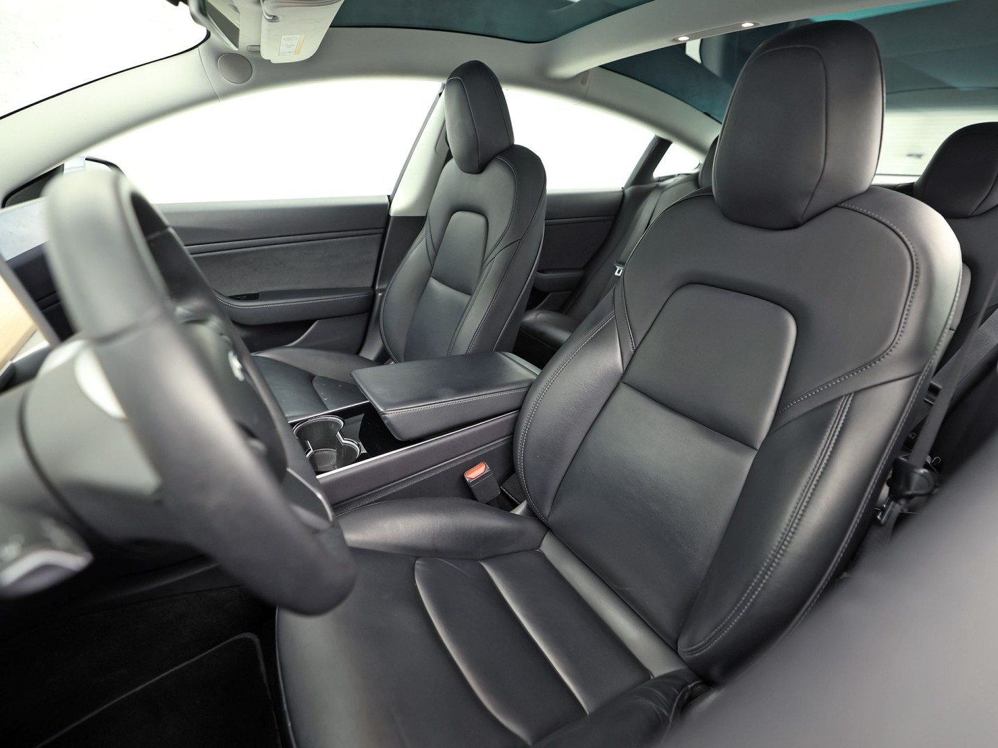 Tesla Model 3 Standard RWD Plus 60 kWh 283Pk Automaat (PANORAMADAK, AUTOPILOT, SOH 85,7%, LEDER, CAMERA, MEMORY SEATS, NAVIGATIE, NIEUWSTAAT)