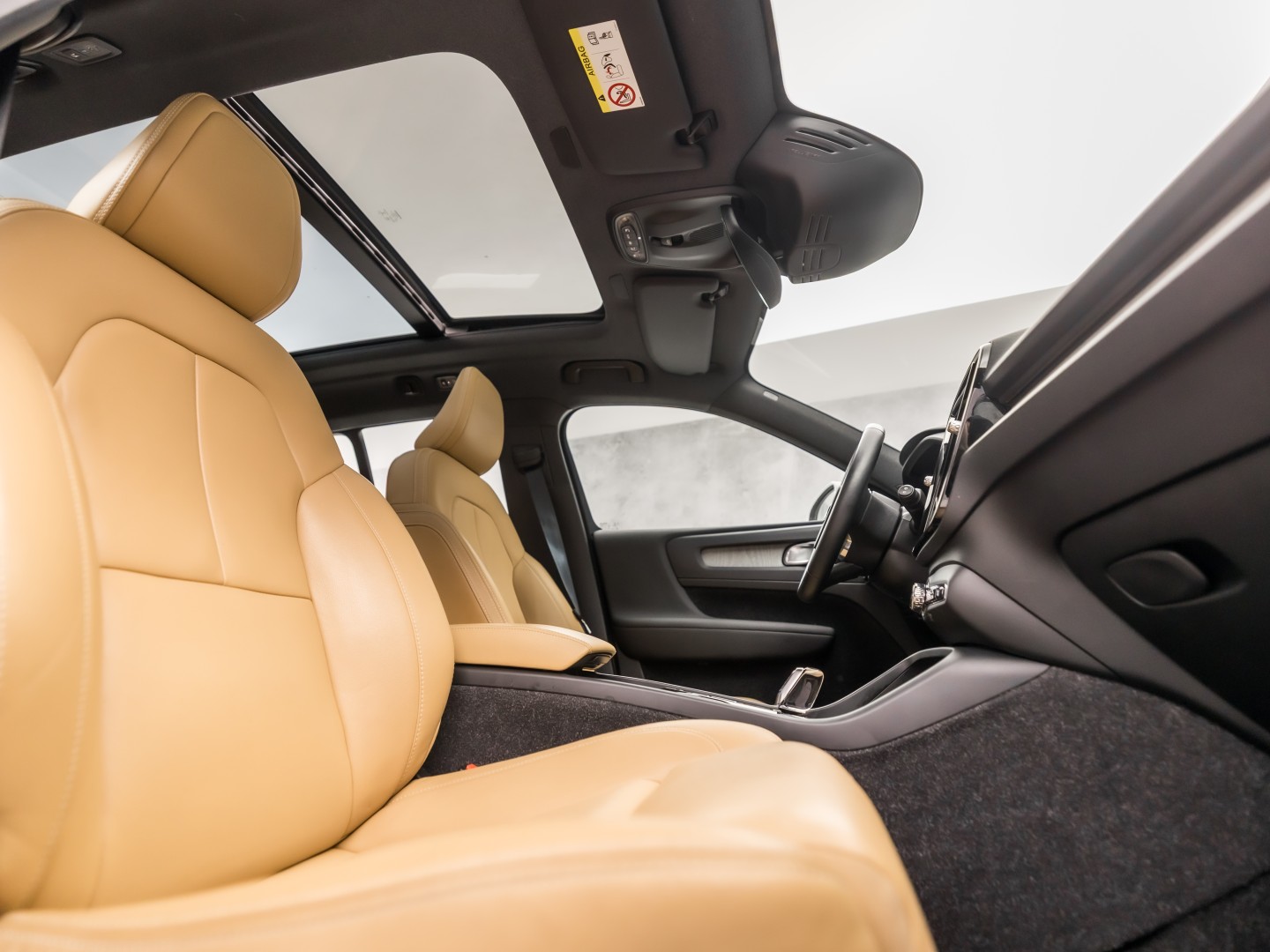Volvo XC40 1.5 T5 Recharge Inscription Sport 262Pk Automaat (PANORAMADAK, APPLE CARPLAY, MEMORY SEAT, ZWART HEMEL, CAMERA, LEDER, SPORTSTOELEN, ELEK ACHTERKLEP, NIEUWSTAAT)