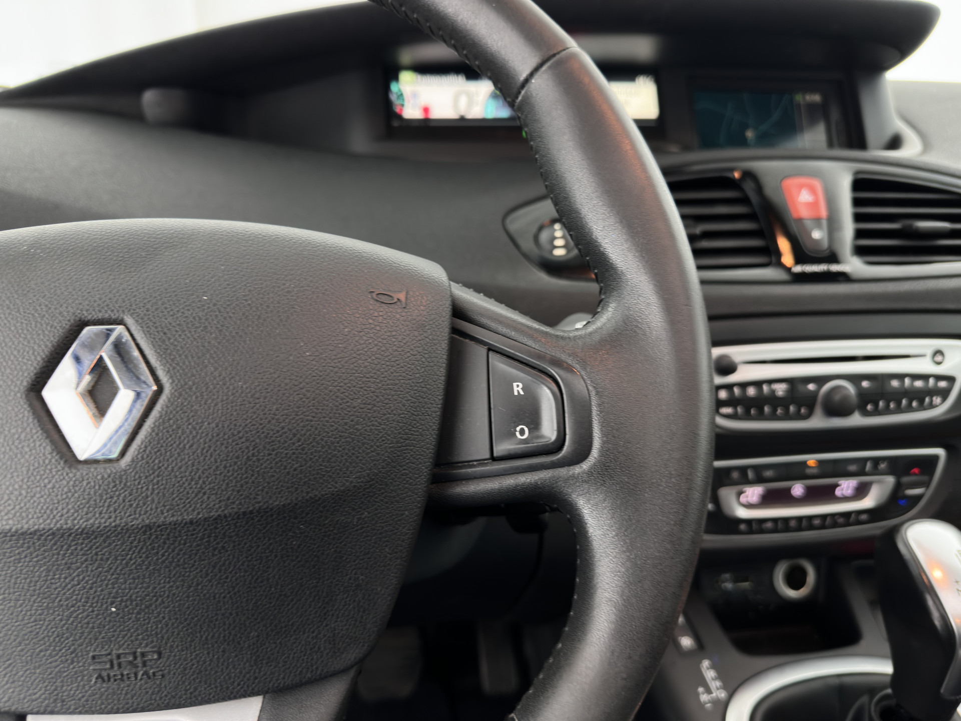 Renault Scénic 2.0 Aut. *PANO | LEATHER-FABRIC | NAVI-FULLMAP | KEYLESS | ECC | DIGIT-COCKPIT | PDC | CRUISE | TOWBAR |  17''ALU*