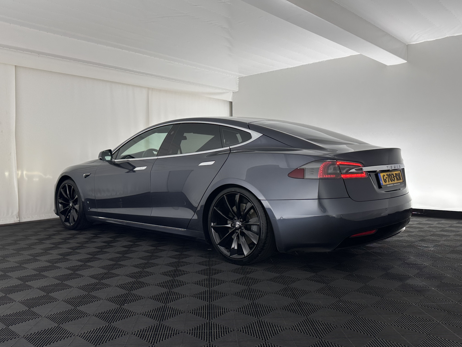 Tesla Model S 75D Base [ 3-Fase-17kW ] (SOH-85%) Aut. *PANO-WINDOW | LEATHER-FABRIC | AIRSUSPENION | FULL-LED | NAVI-FULLMAP | KEYLESS | MEMORY-PACK | HEATED-COMFORTSEATS | DIGI-COCKPIT | CARBON-INLAY | AUTOPILOT | 21"ALU*